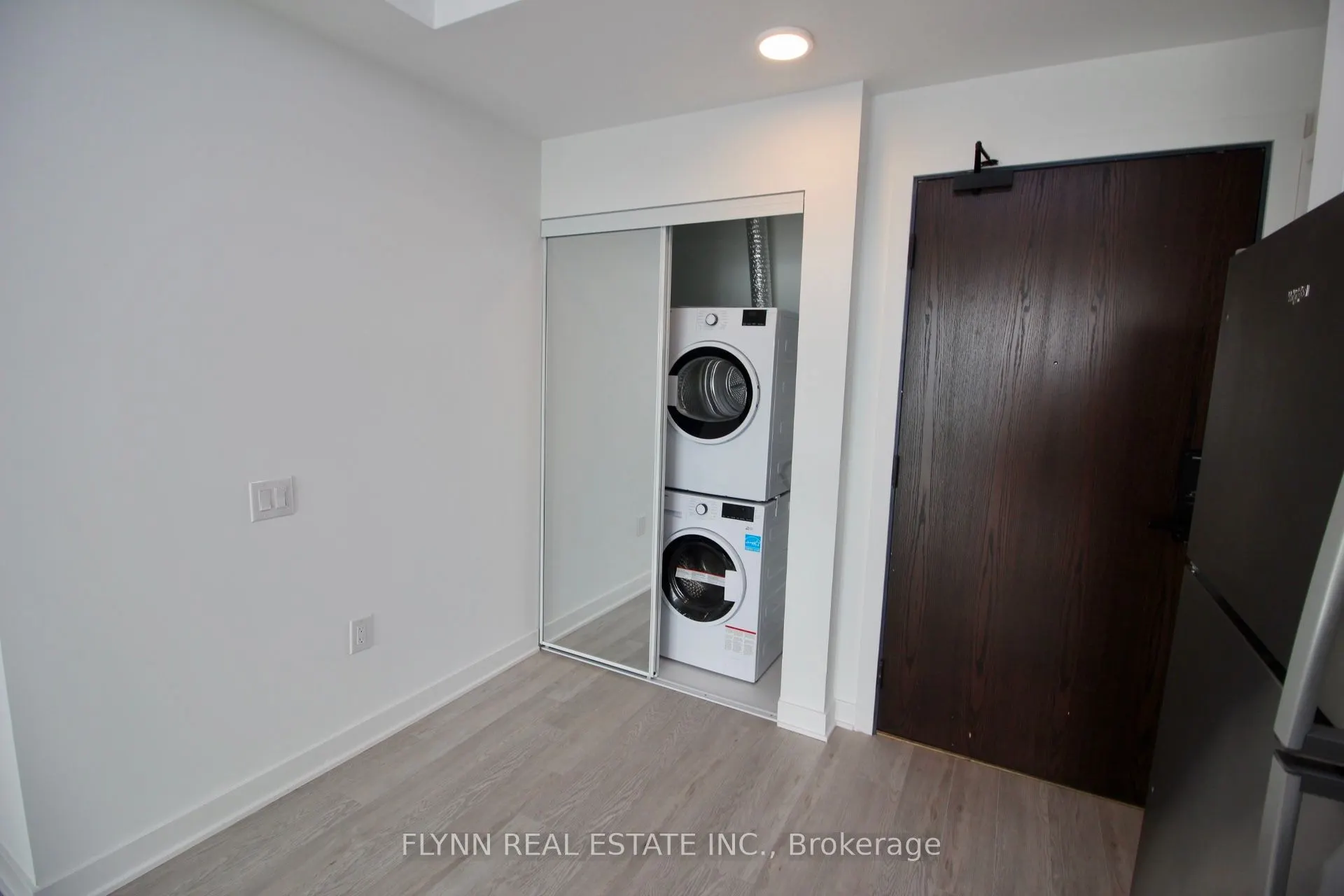 2782 Barton Street E, #1518
