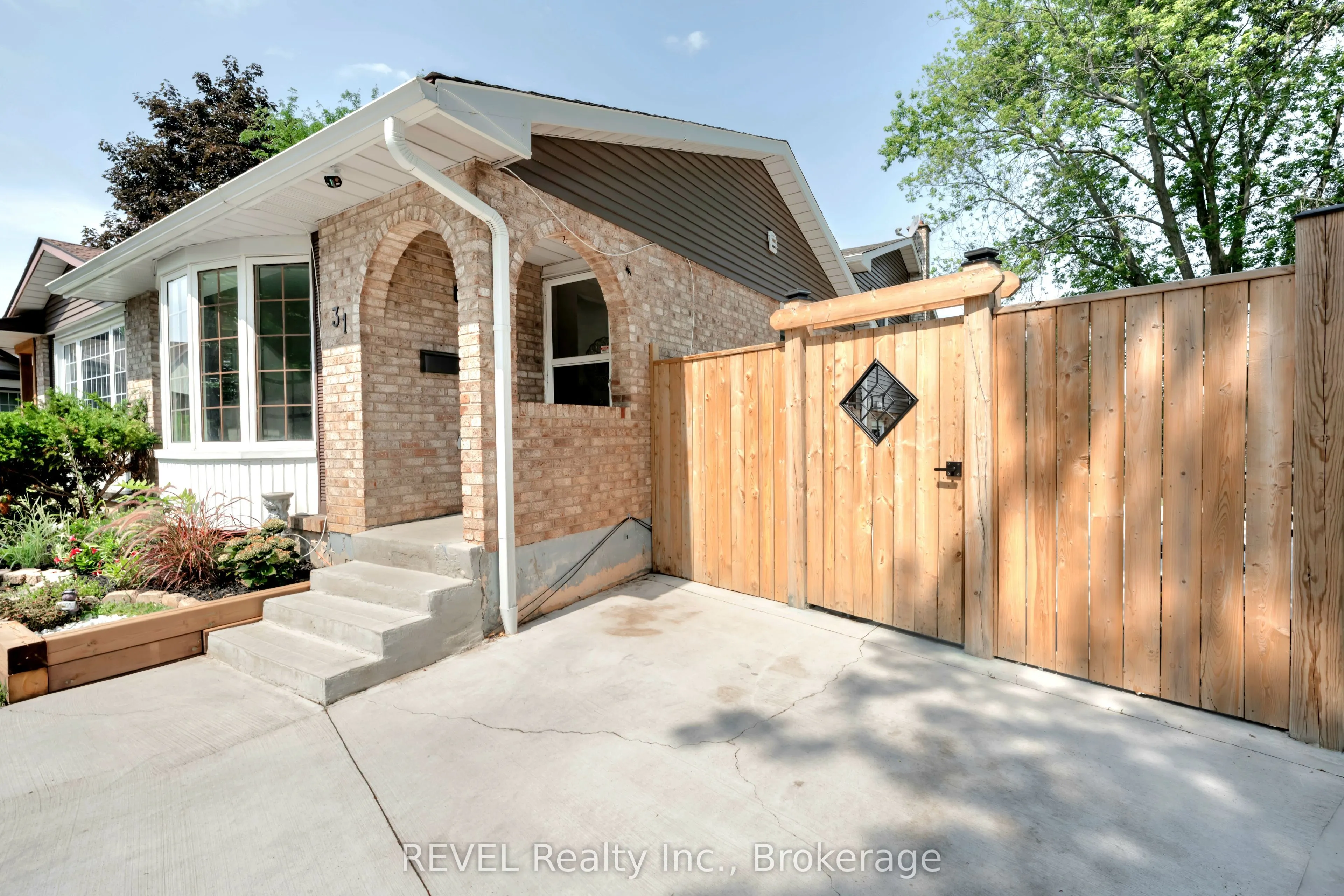 31 Deborah Court