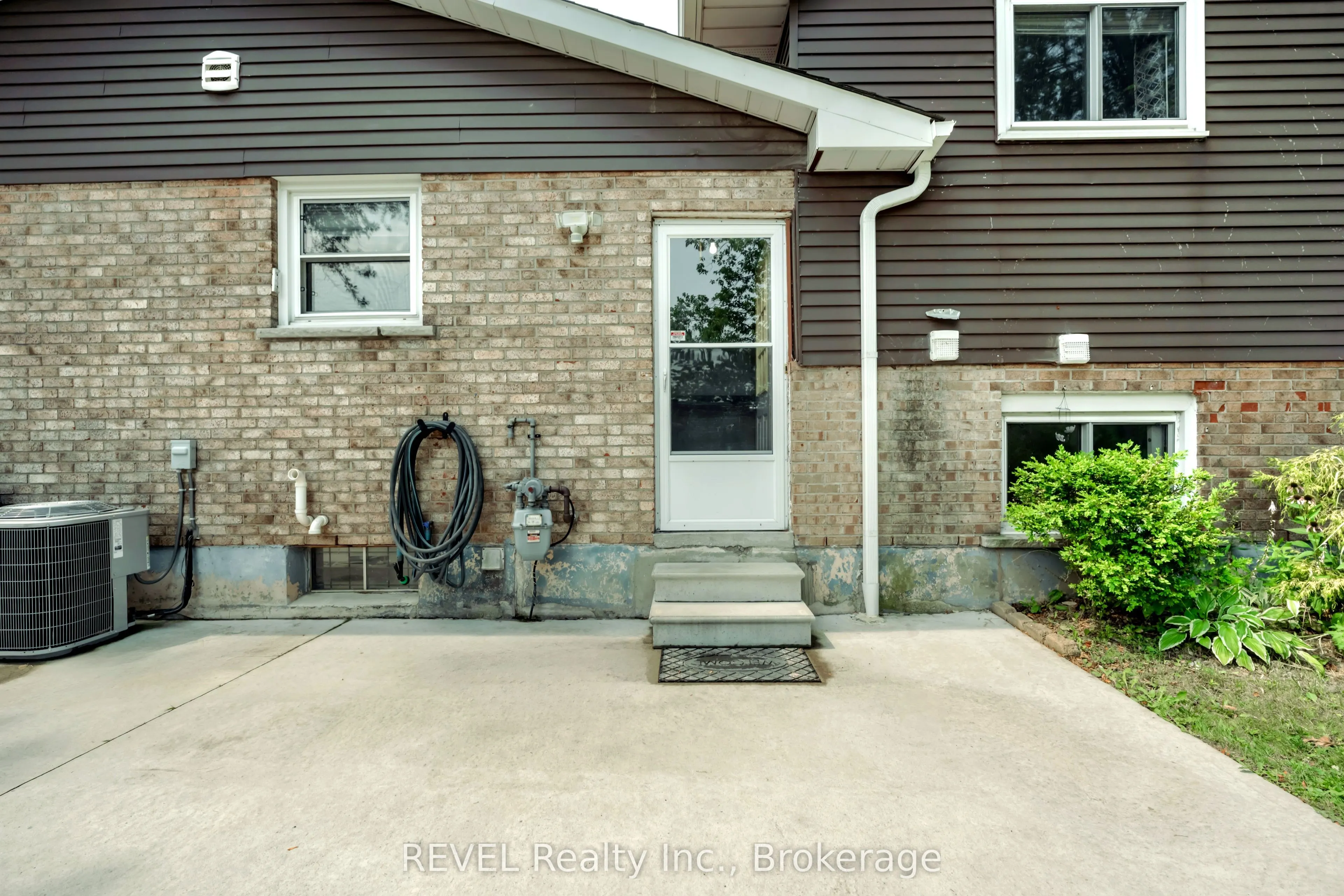 31 Deborah Court