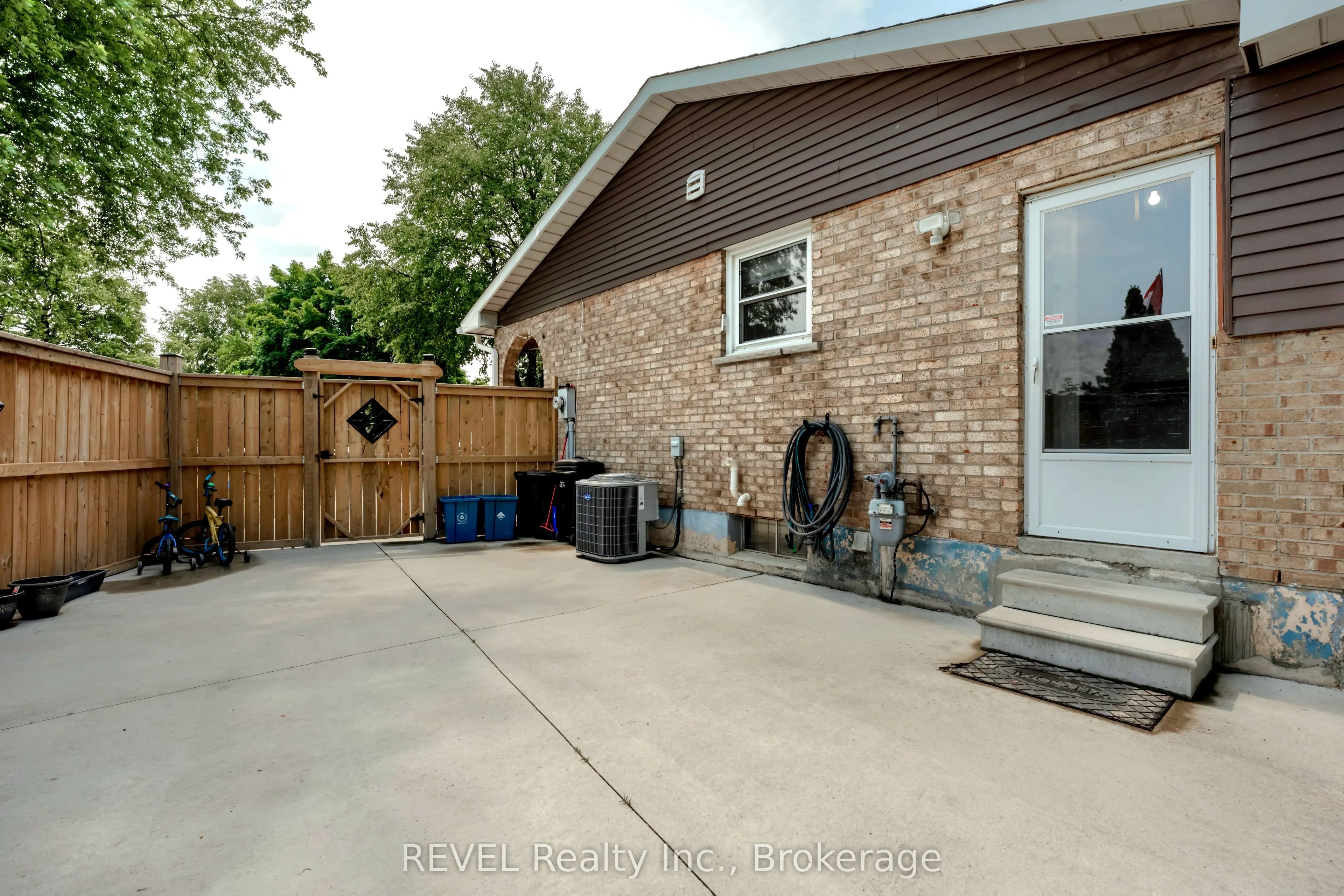 31 Deborah Court