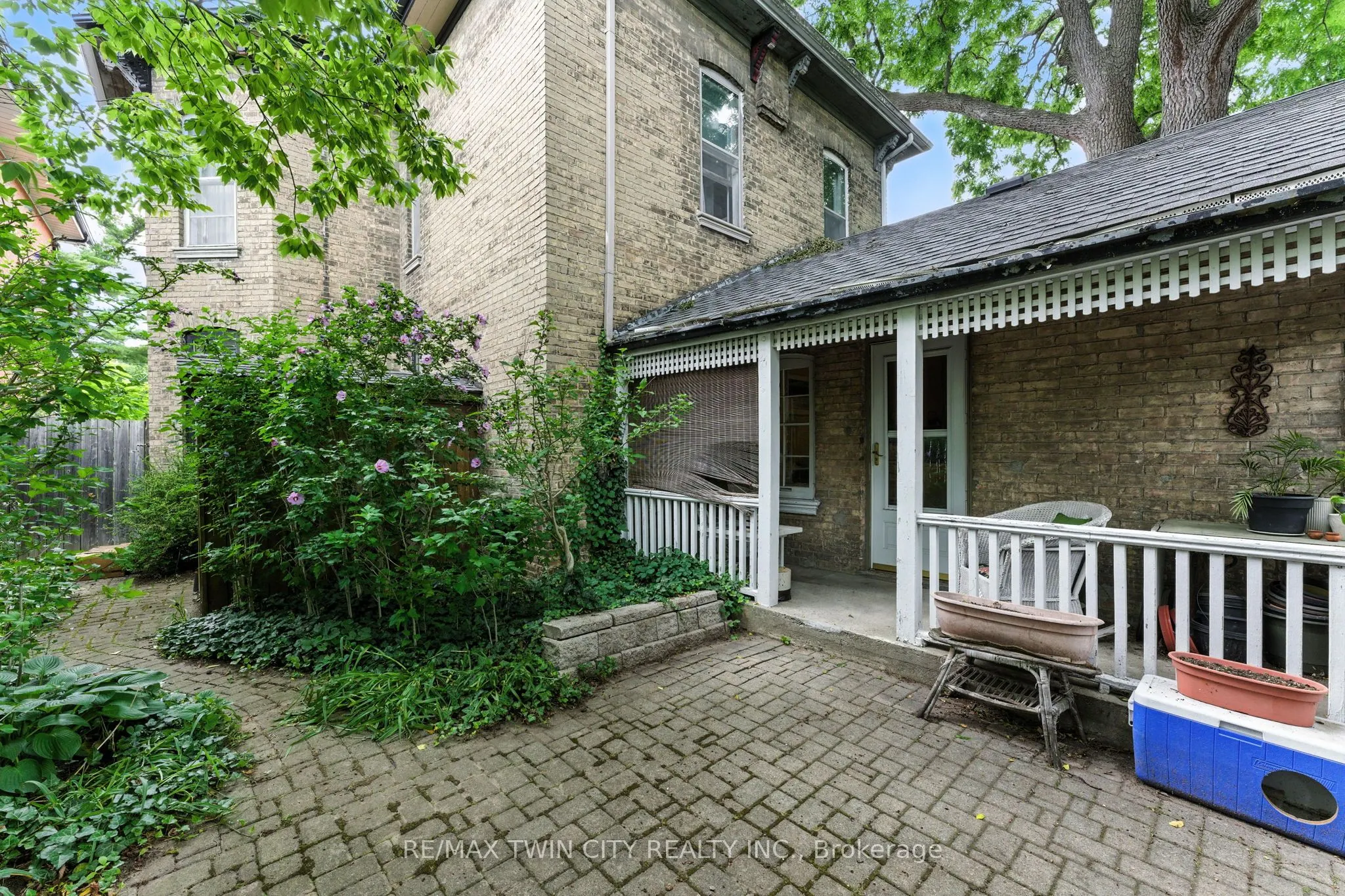 323 Dalhousie Street
