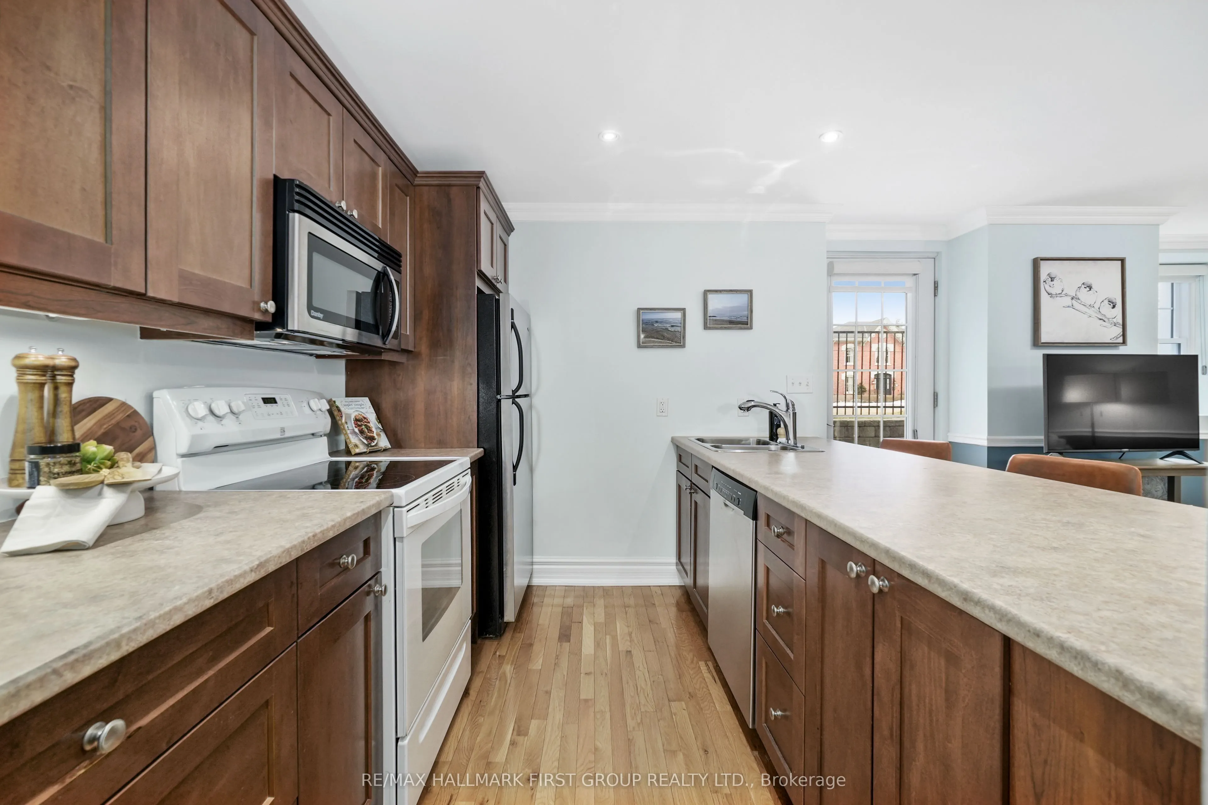 323 George Street, #104