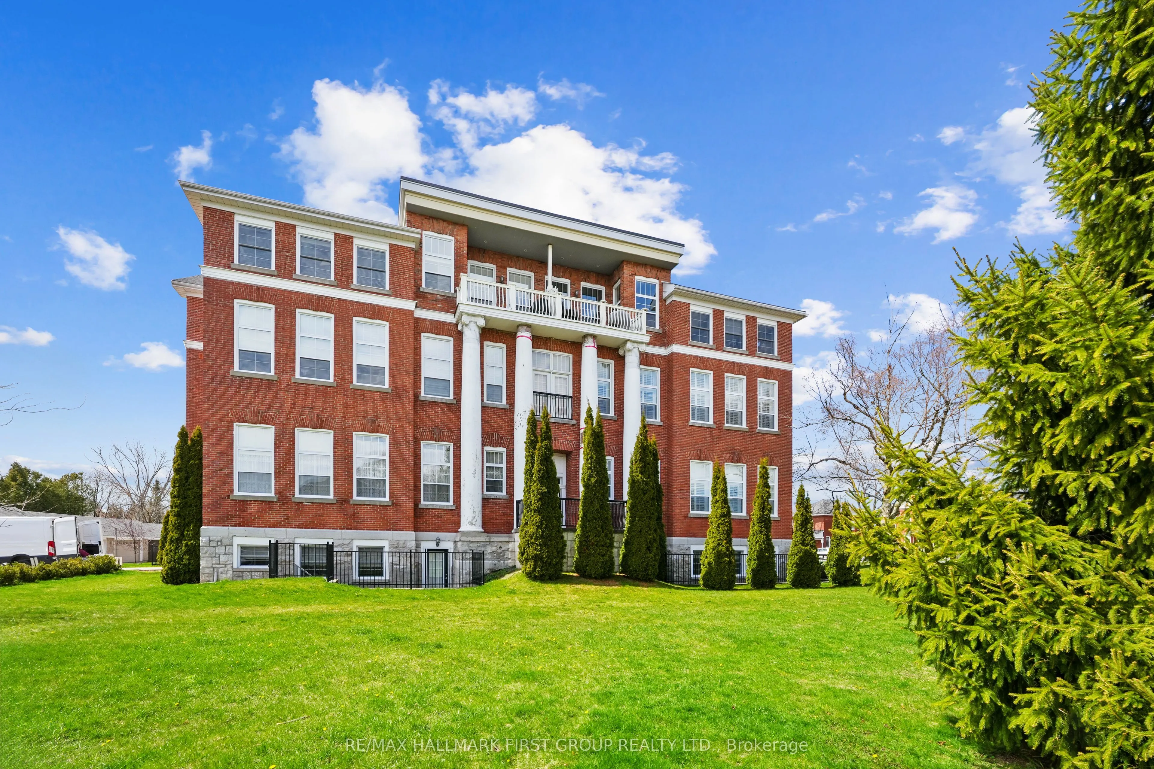 323 George Street, #104