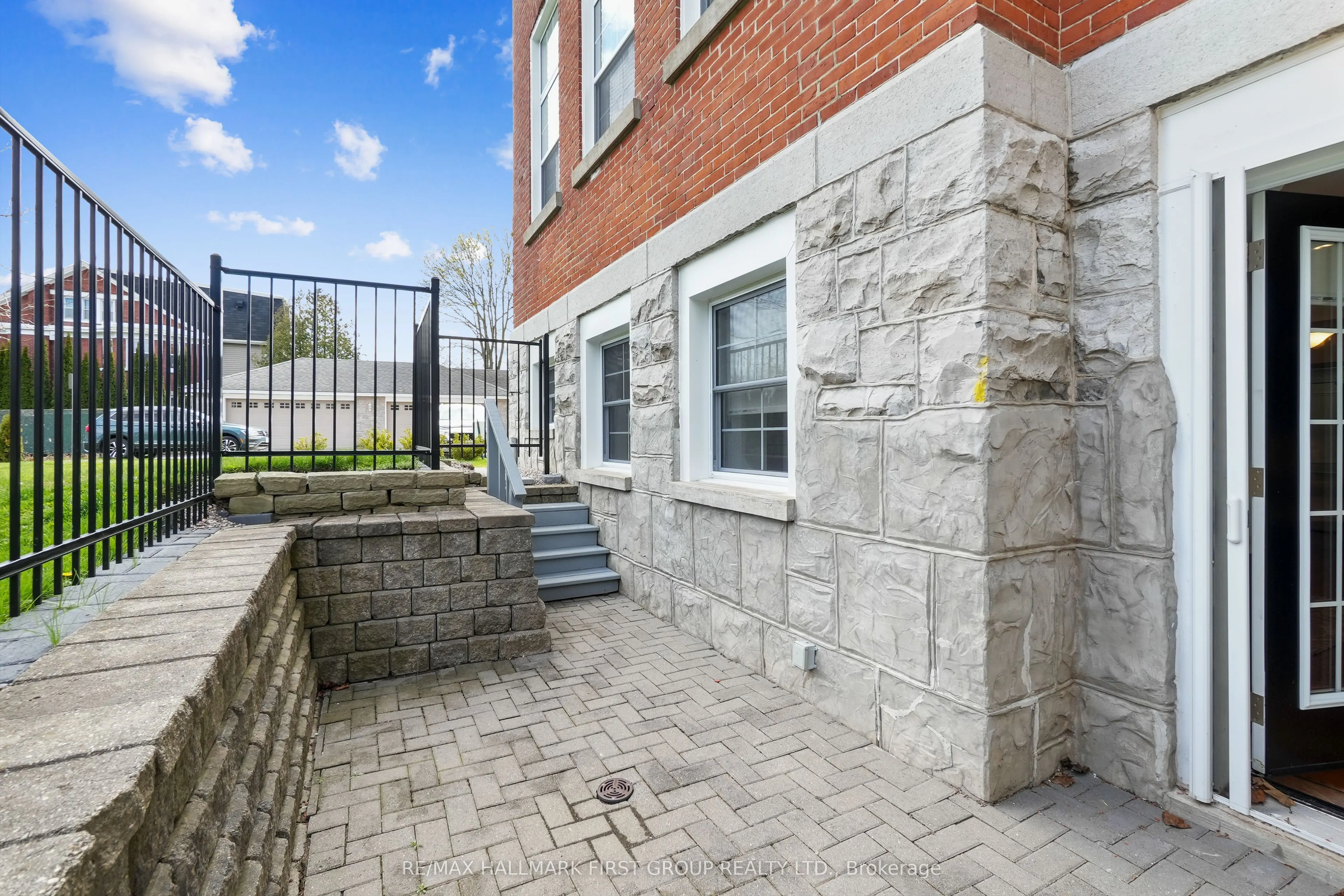 323 George Street, #104