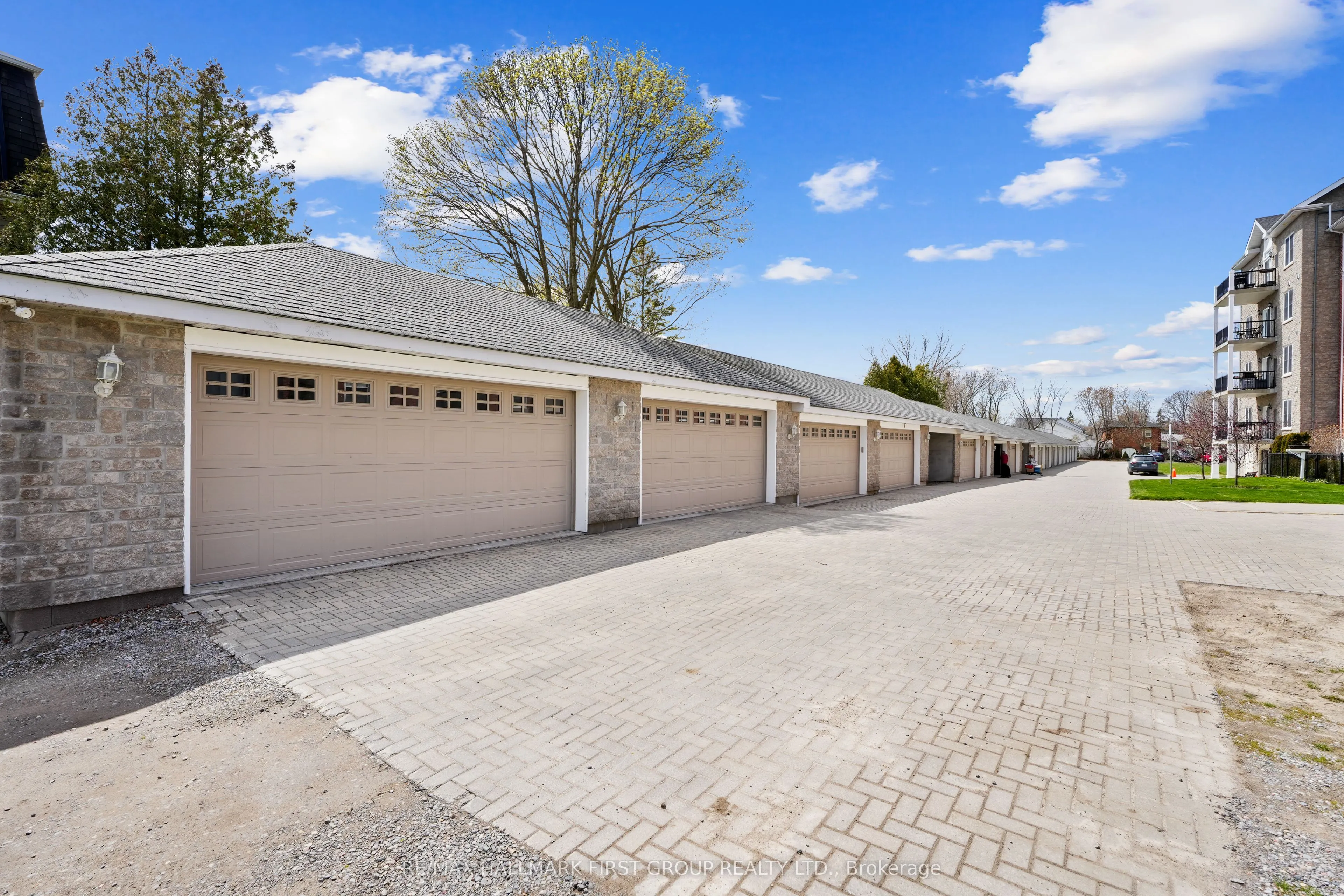 323 George Street, #104