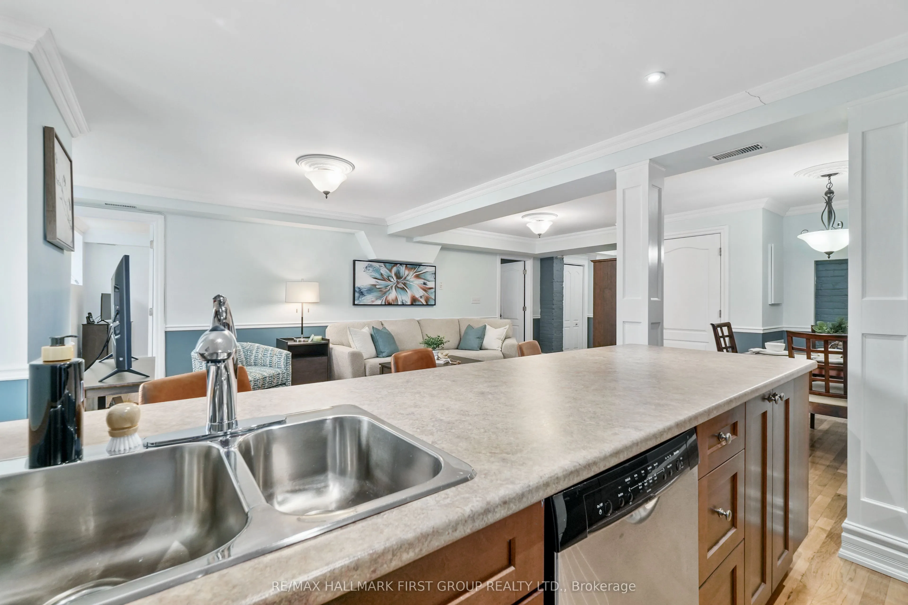 323 George Street, #104