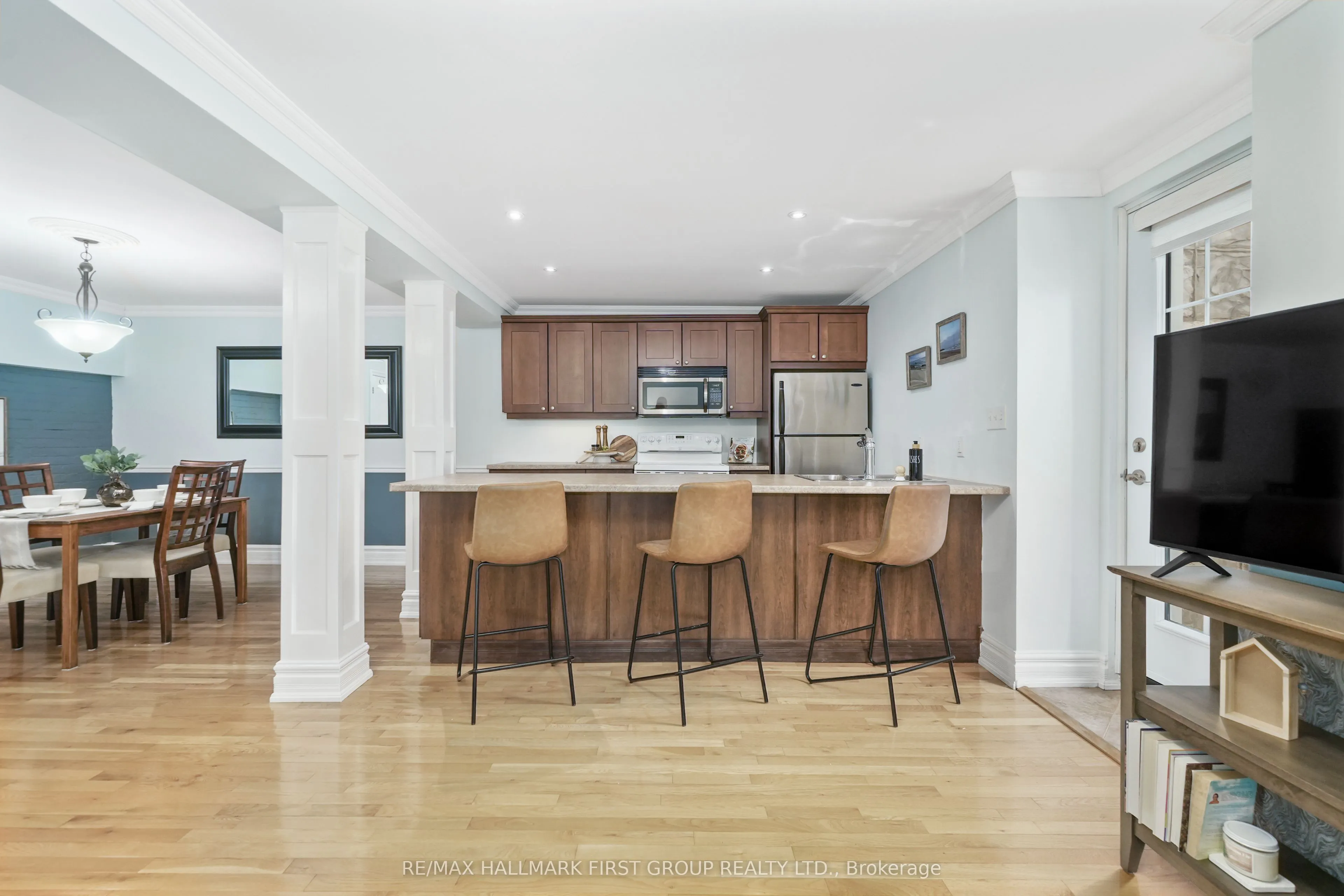 323 George Street, #104