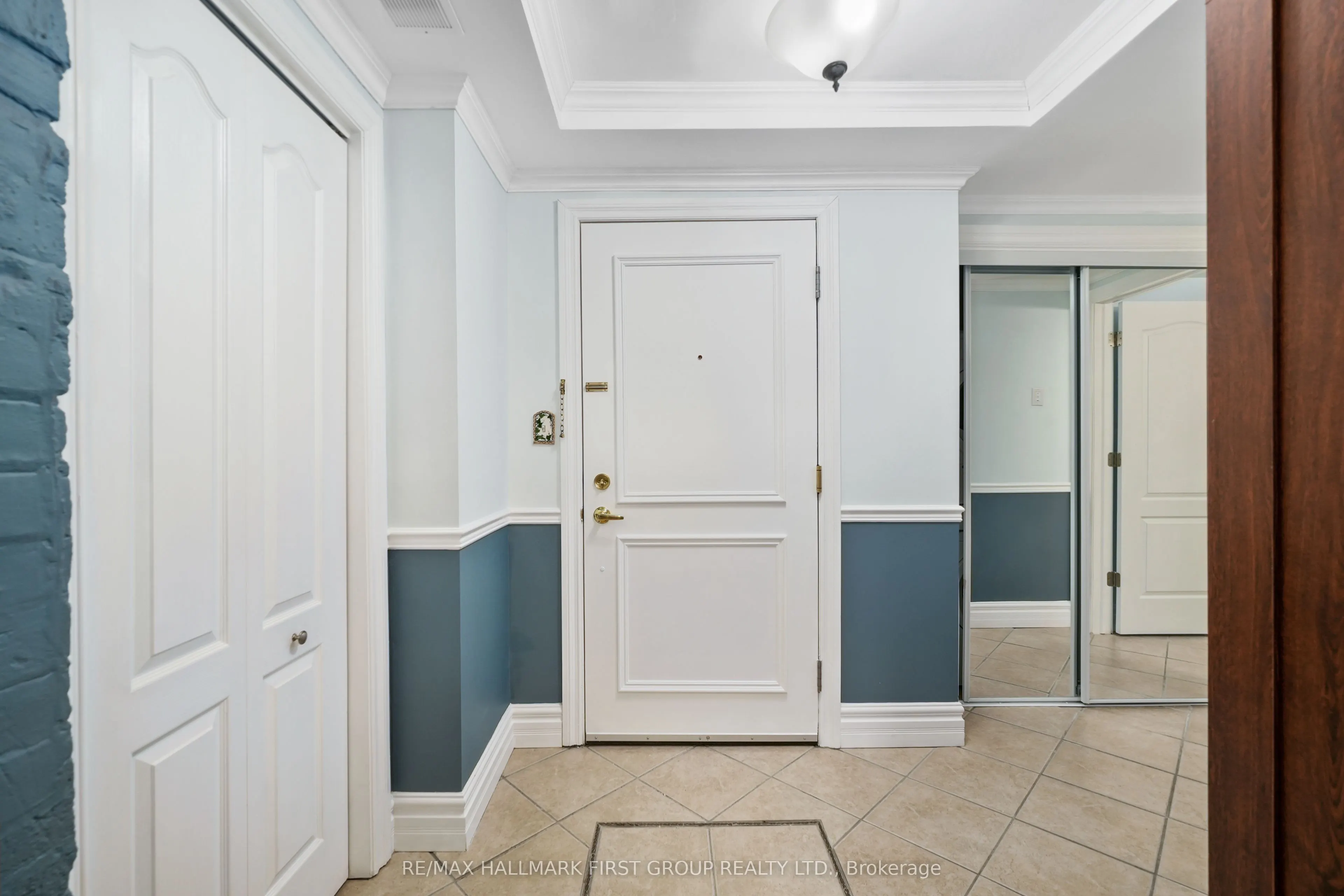323 George Street, #104
