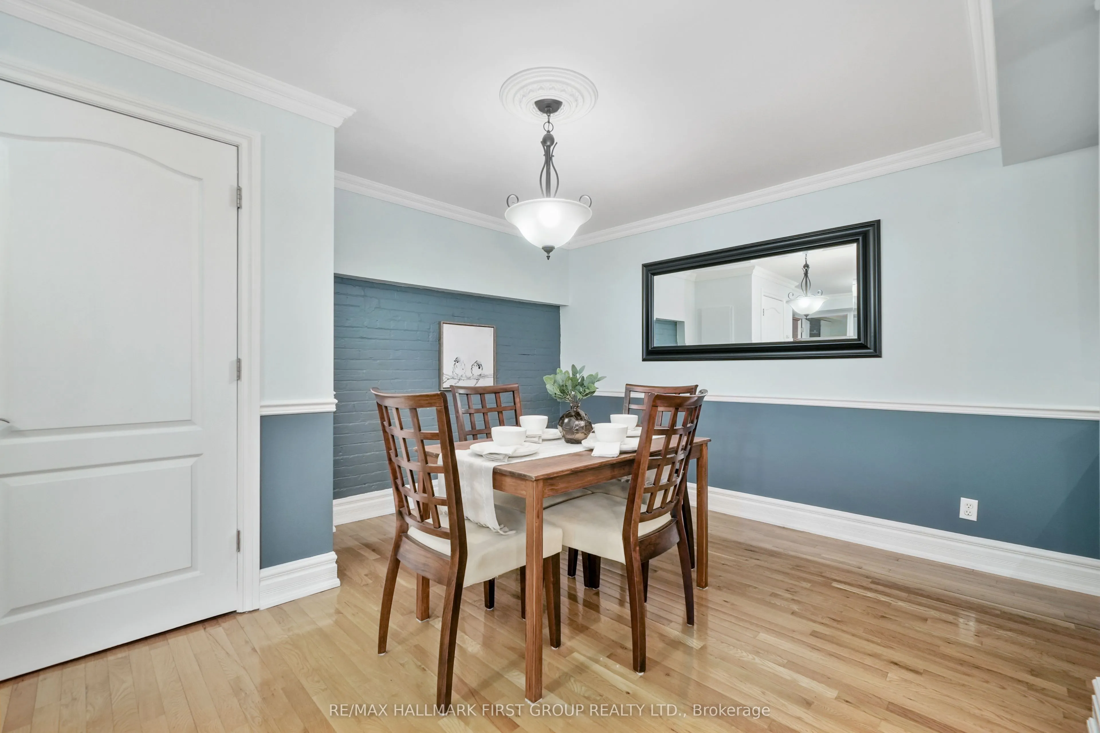 323 George Street, #104