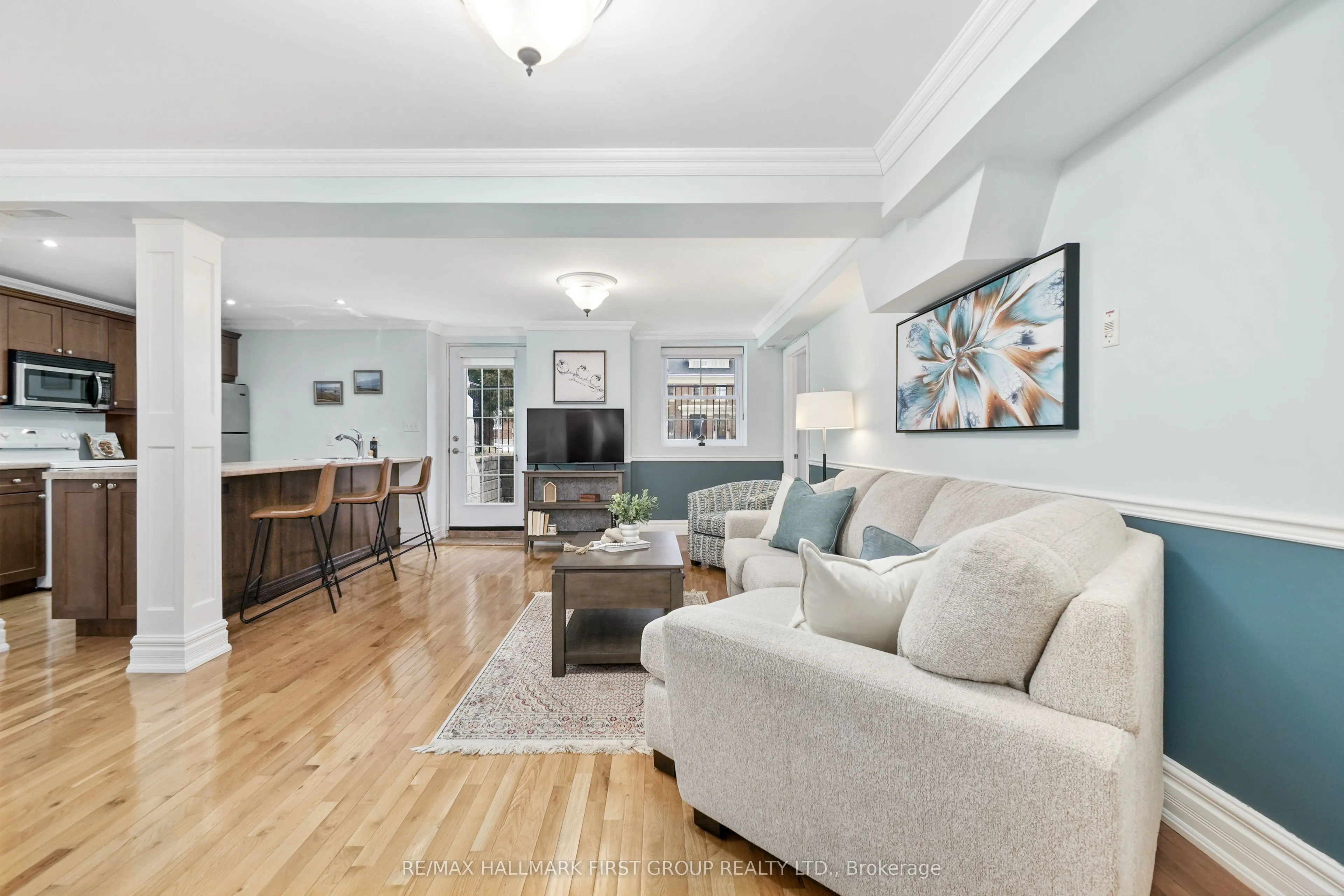 323 George Street, #104