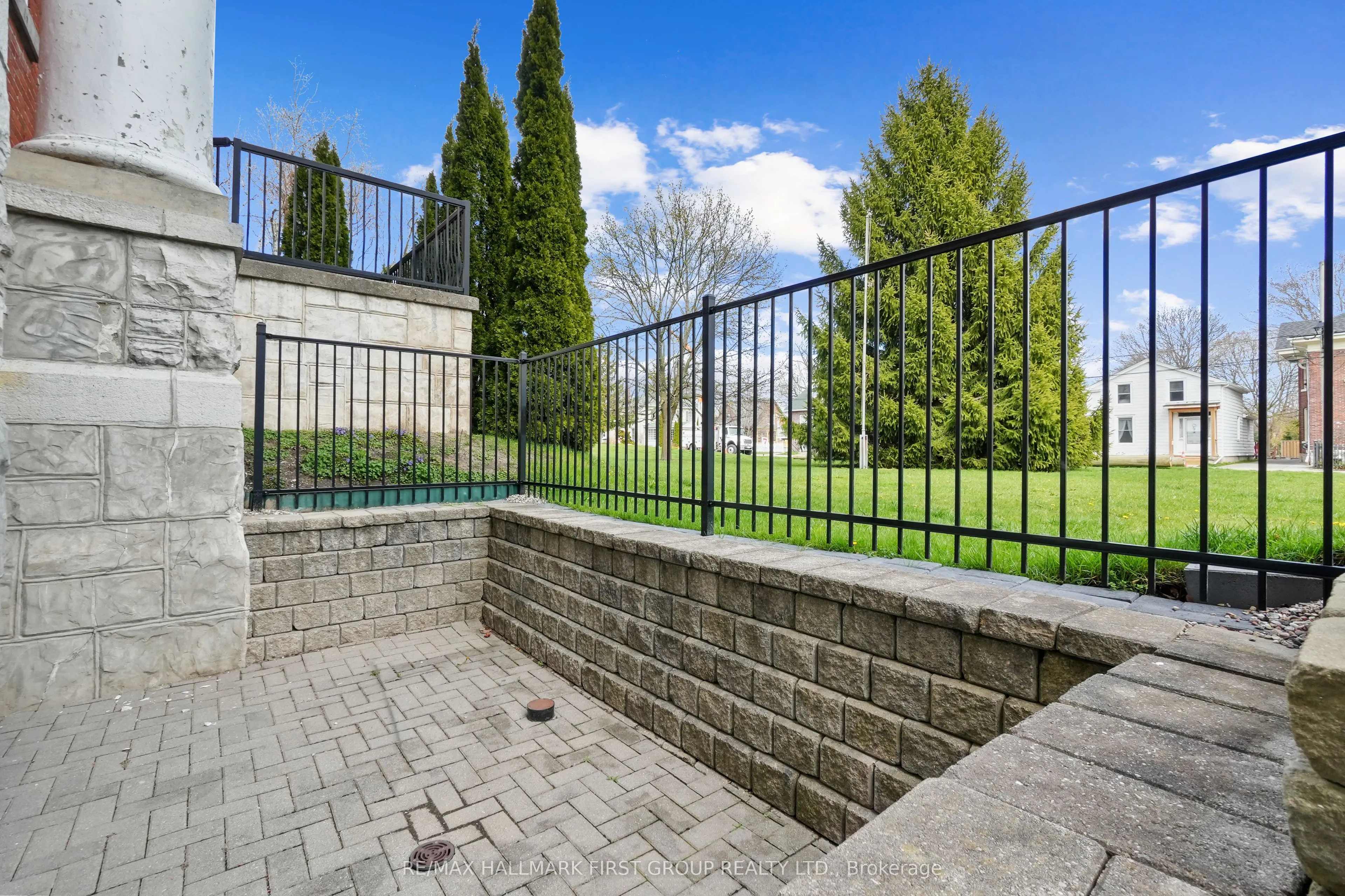 323 George Street, #104