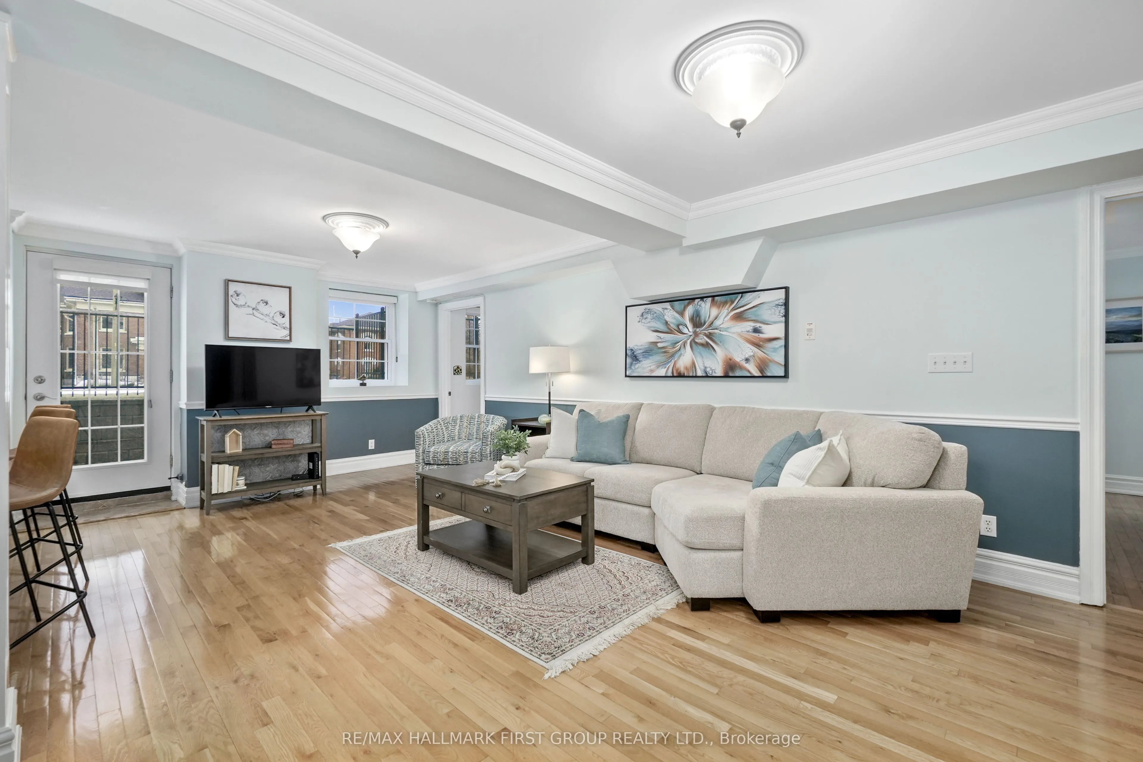 323 George Street, #104