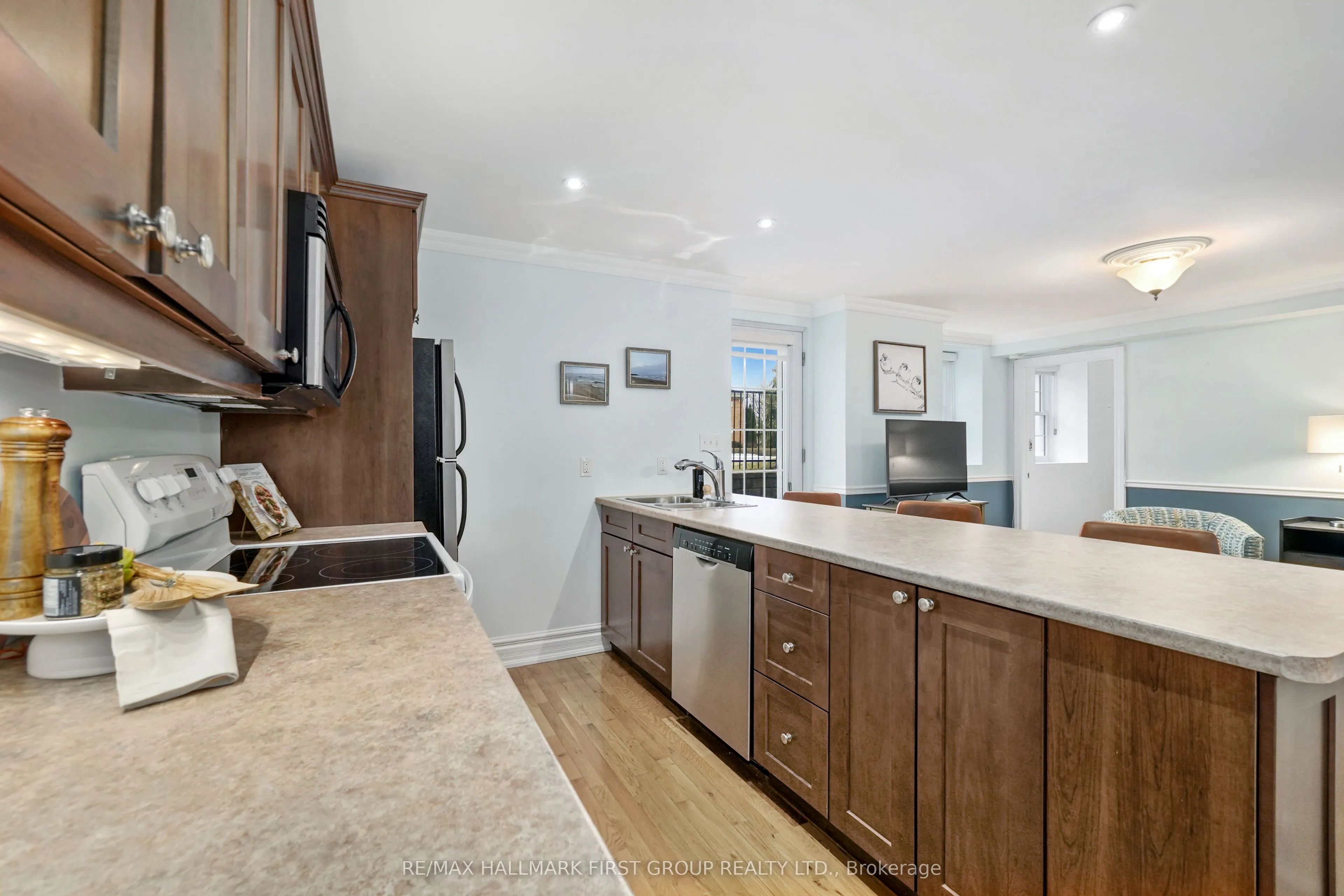 323 George Street, #104