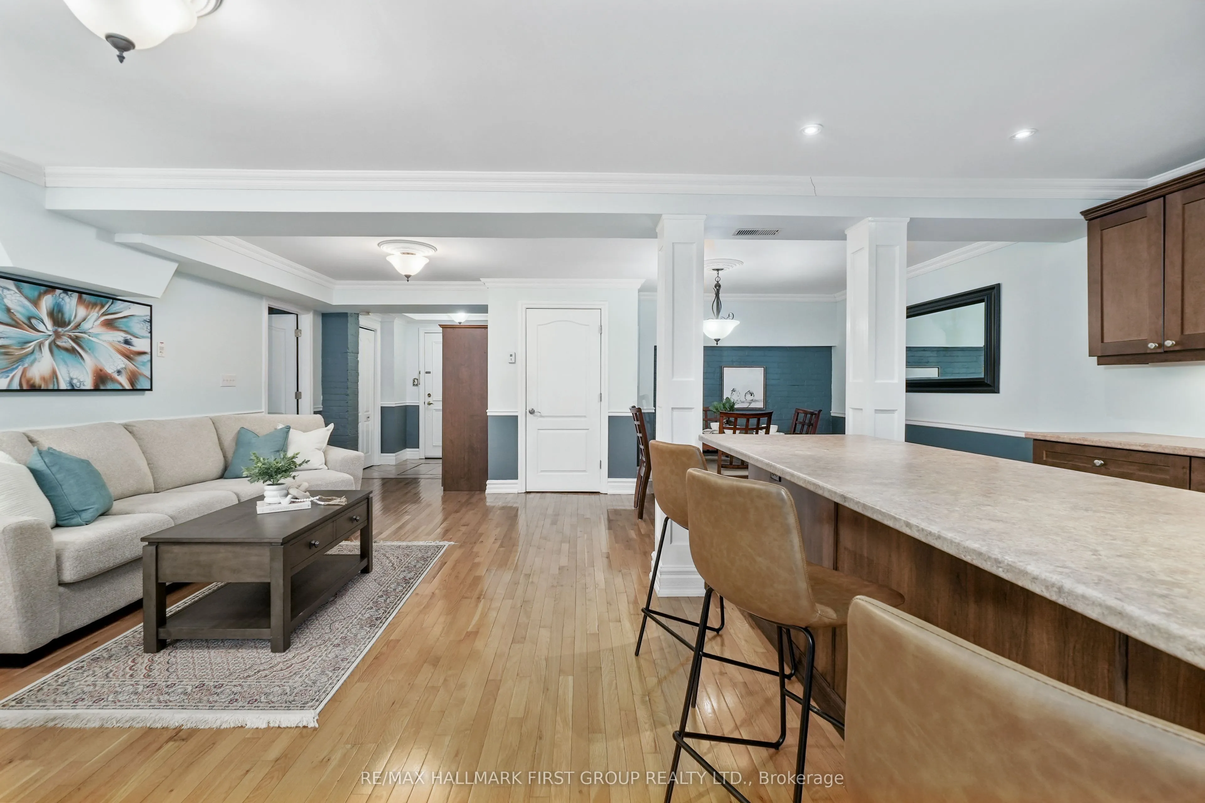 323 George Street, #104