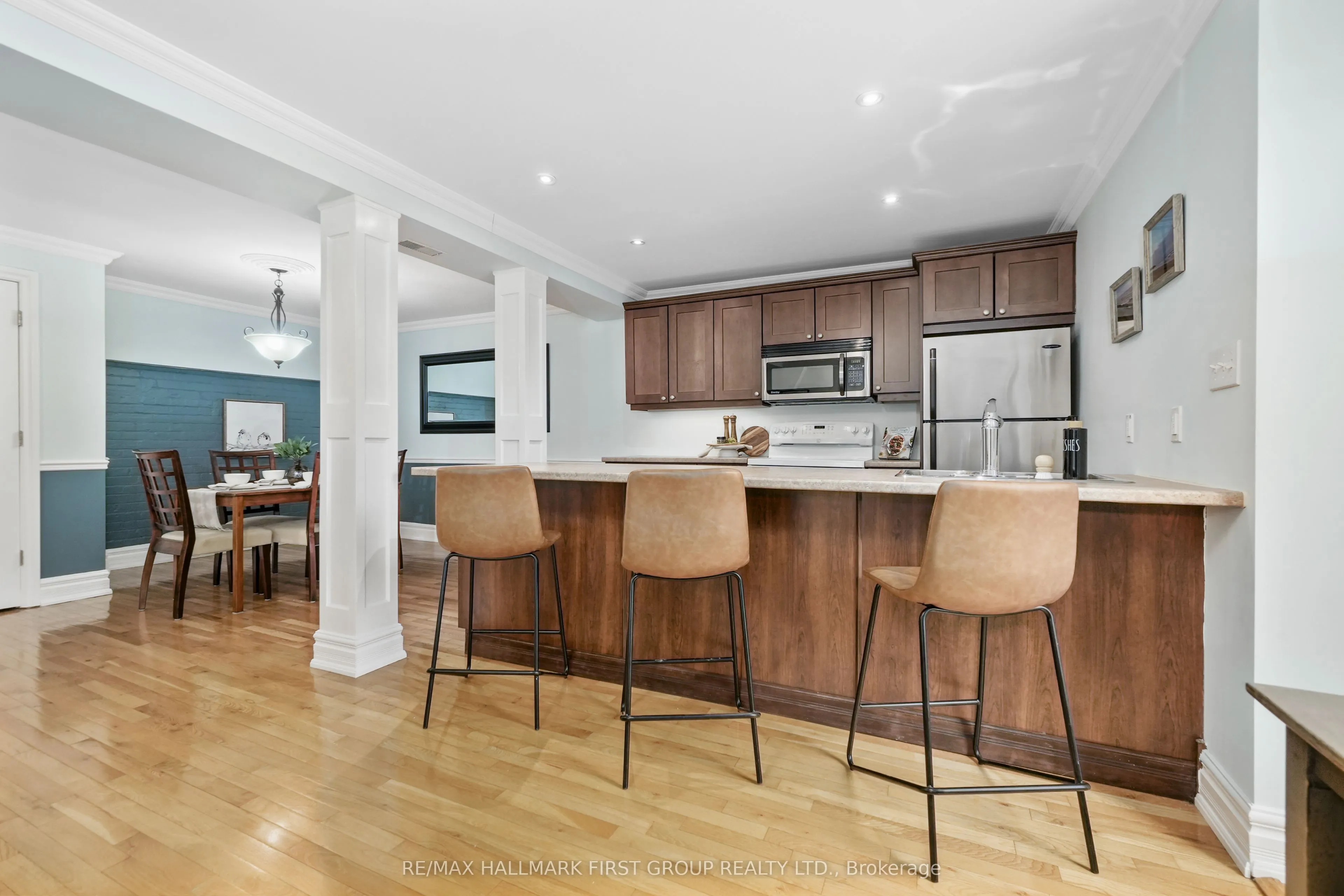 323 George Street, #104