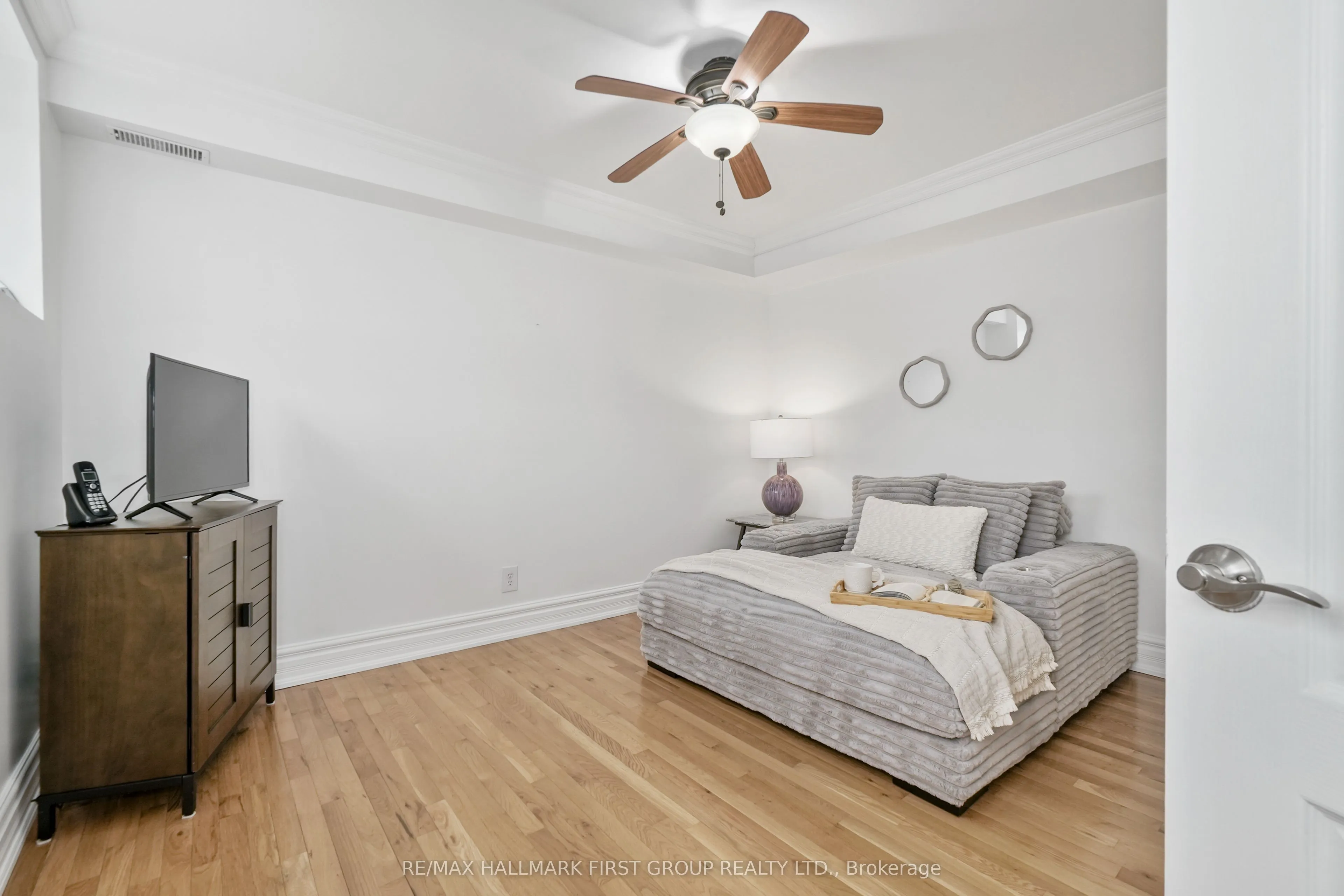 323 George Street, #104