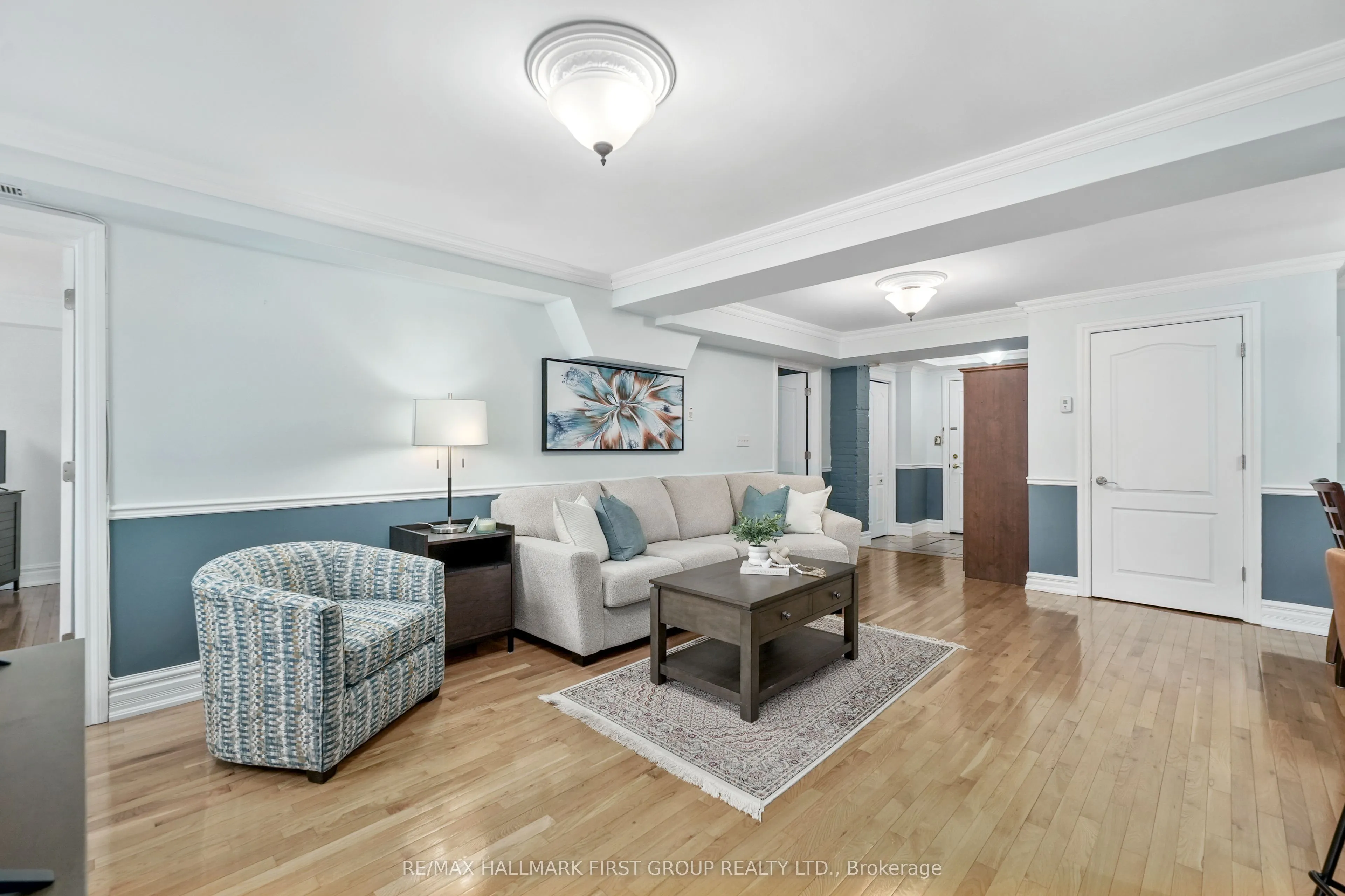 323 George Street, #104