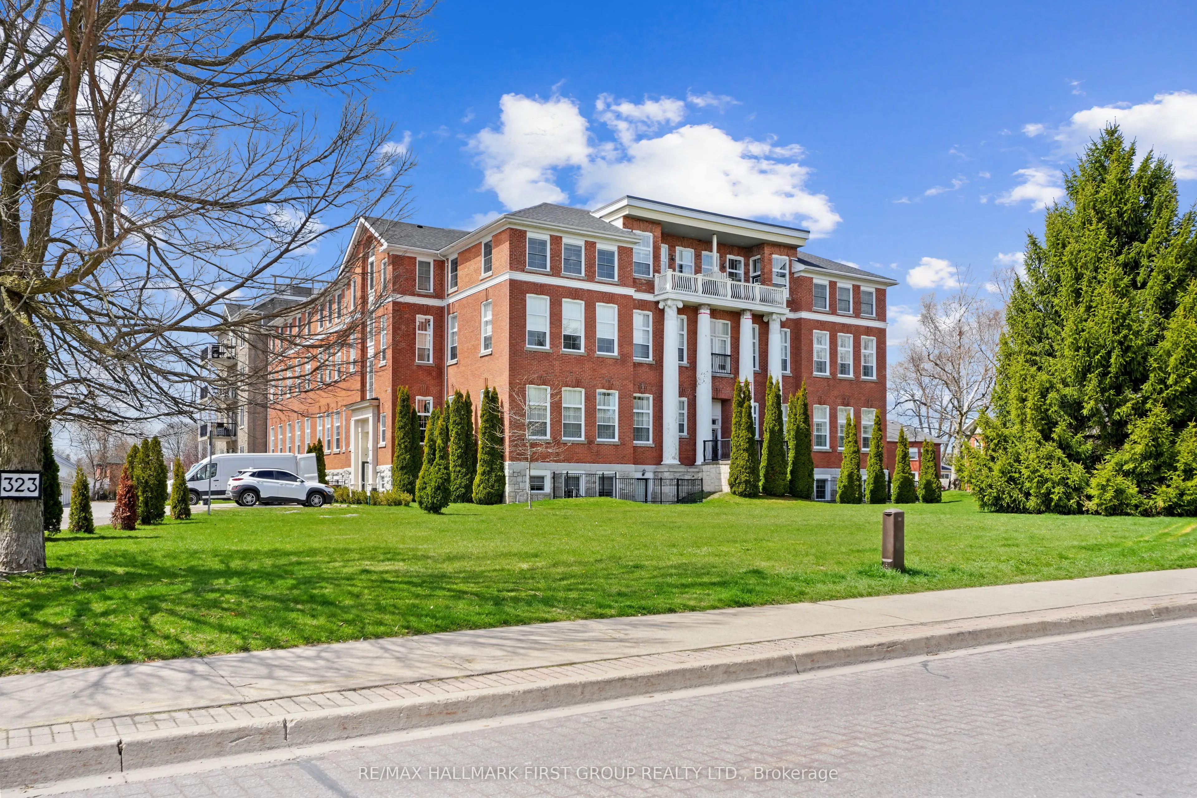 323 George Street, #104