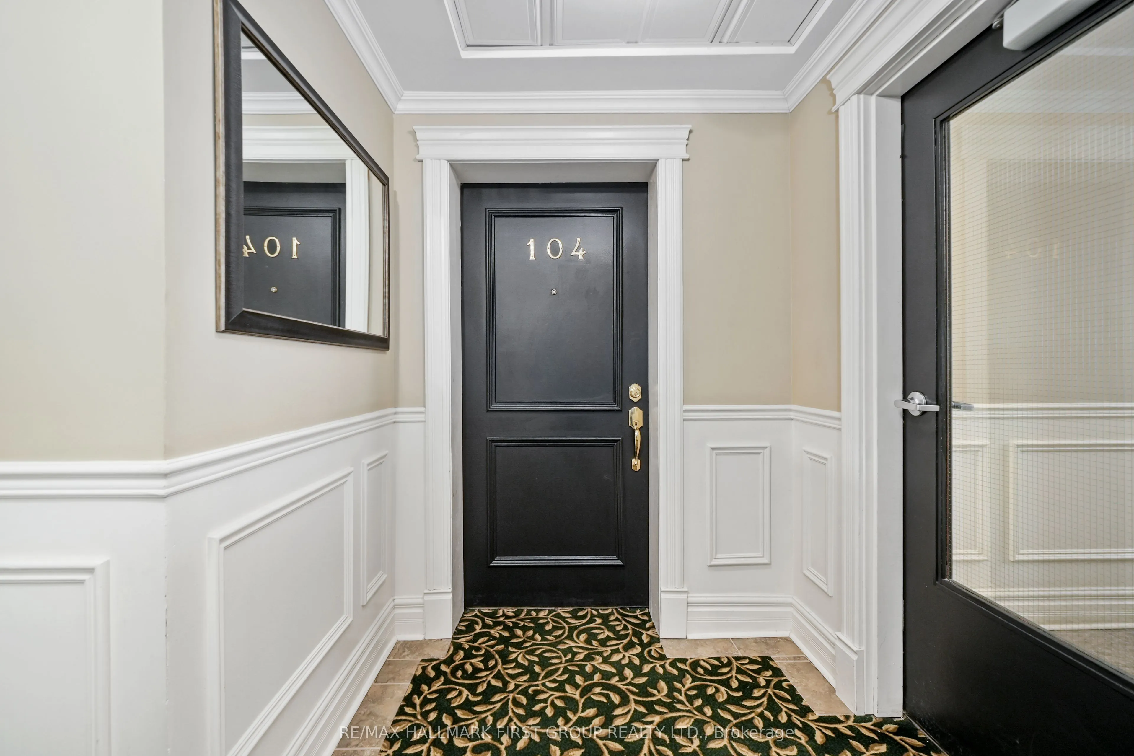 323 George Street, #104