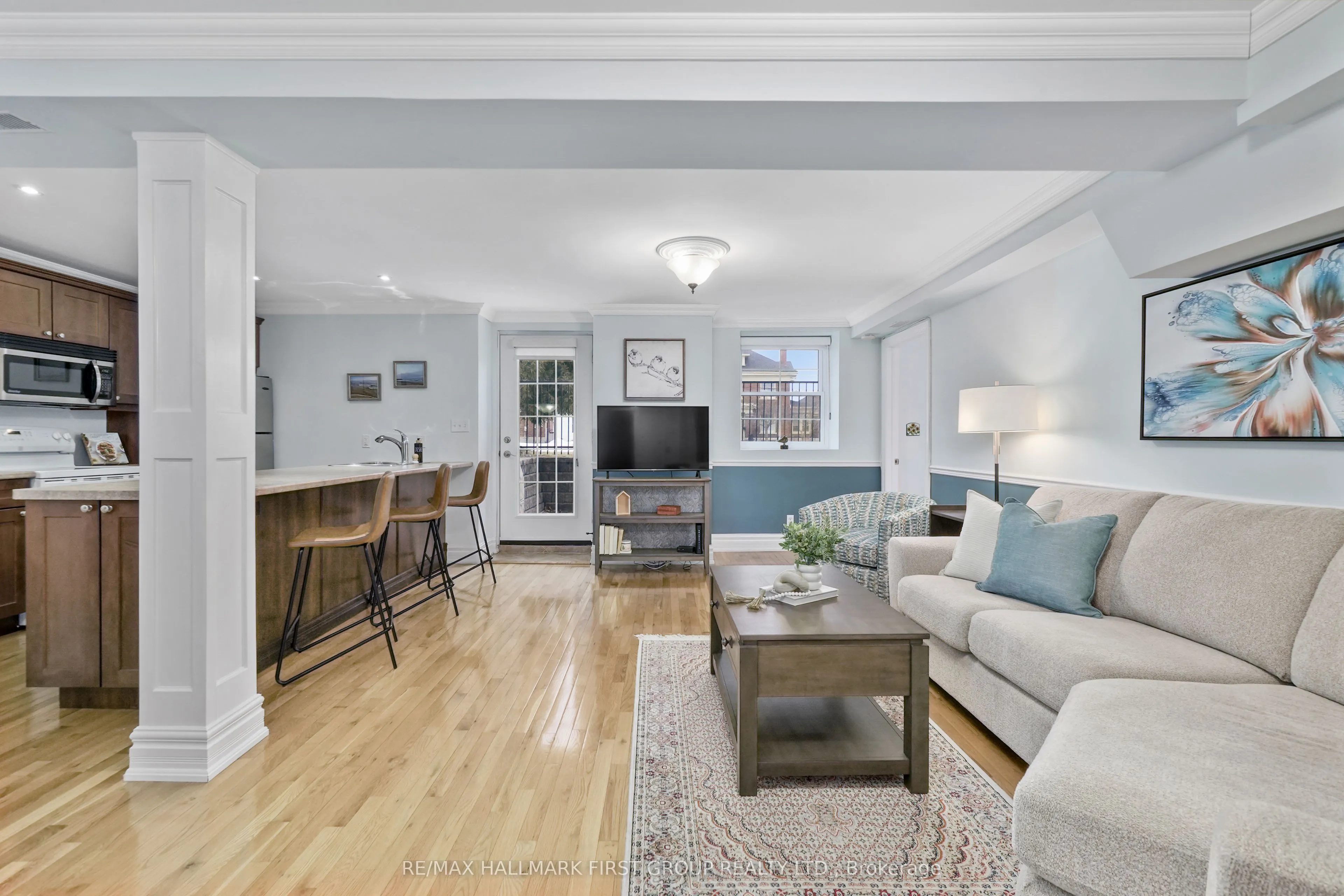 323 George Street, #104
