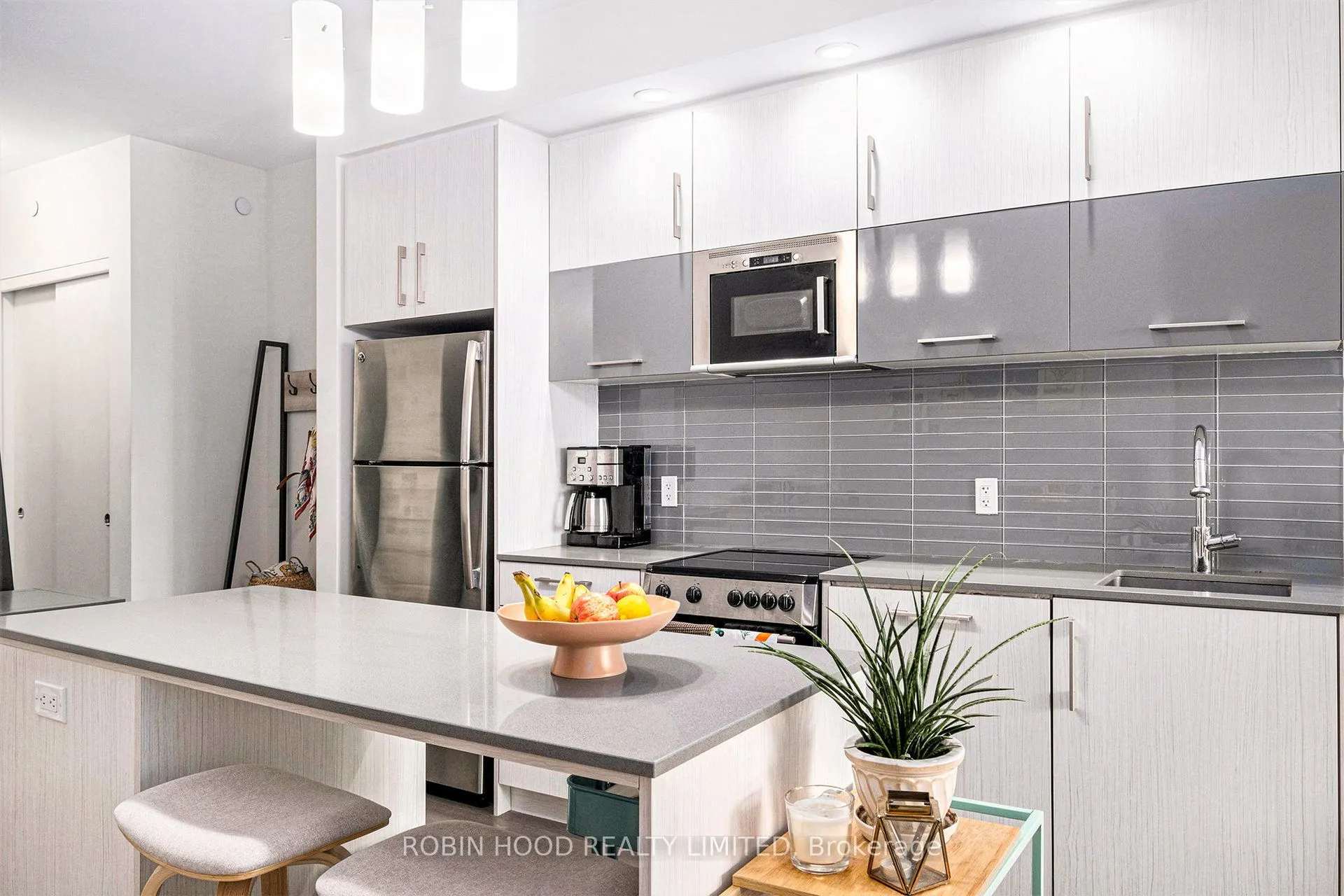 255 Bay Street, #714