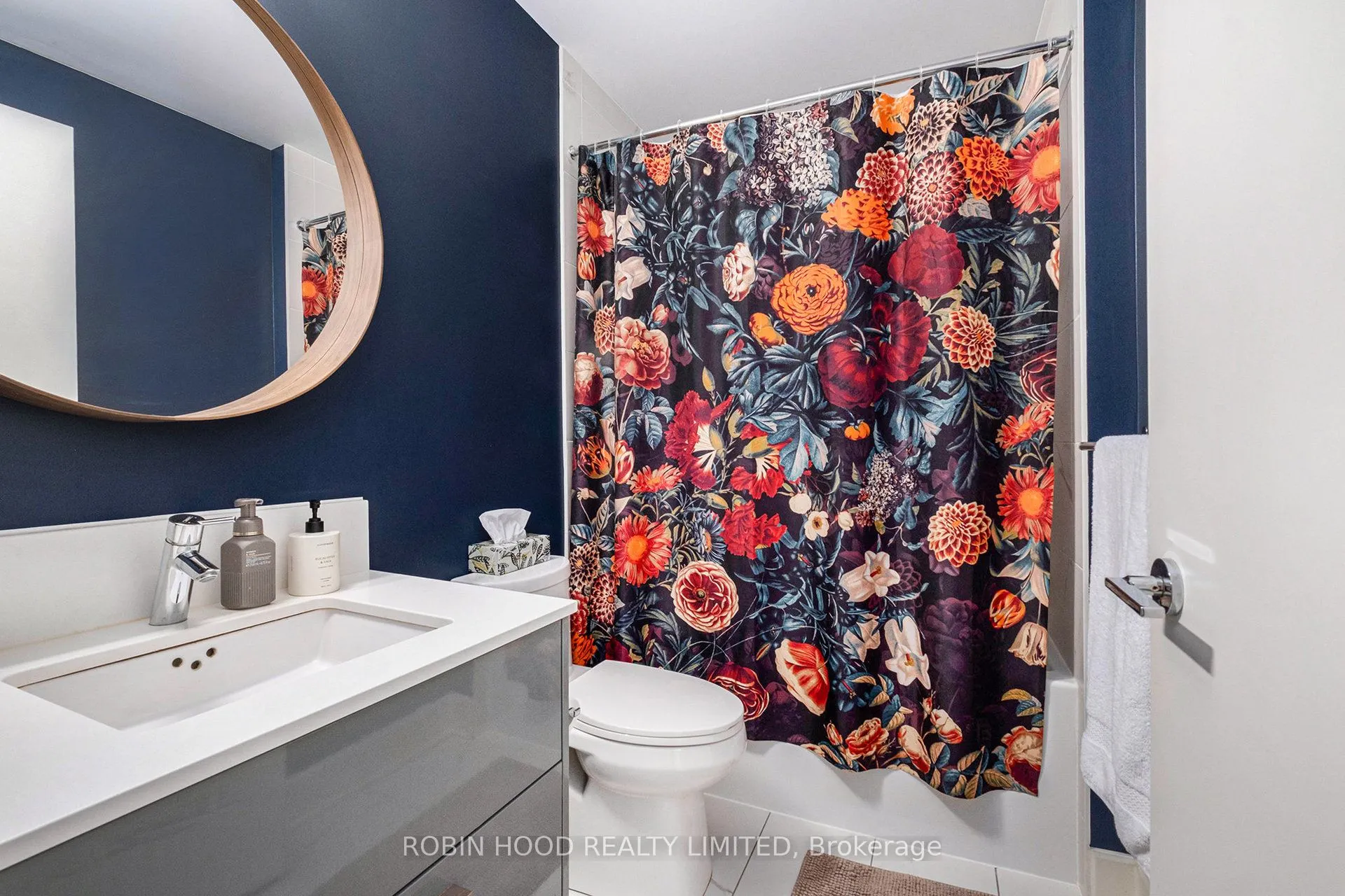 255 Bay Street, #714
