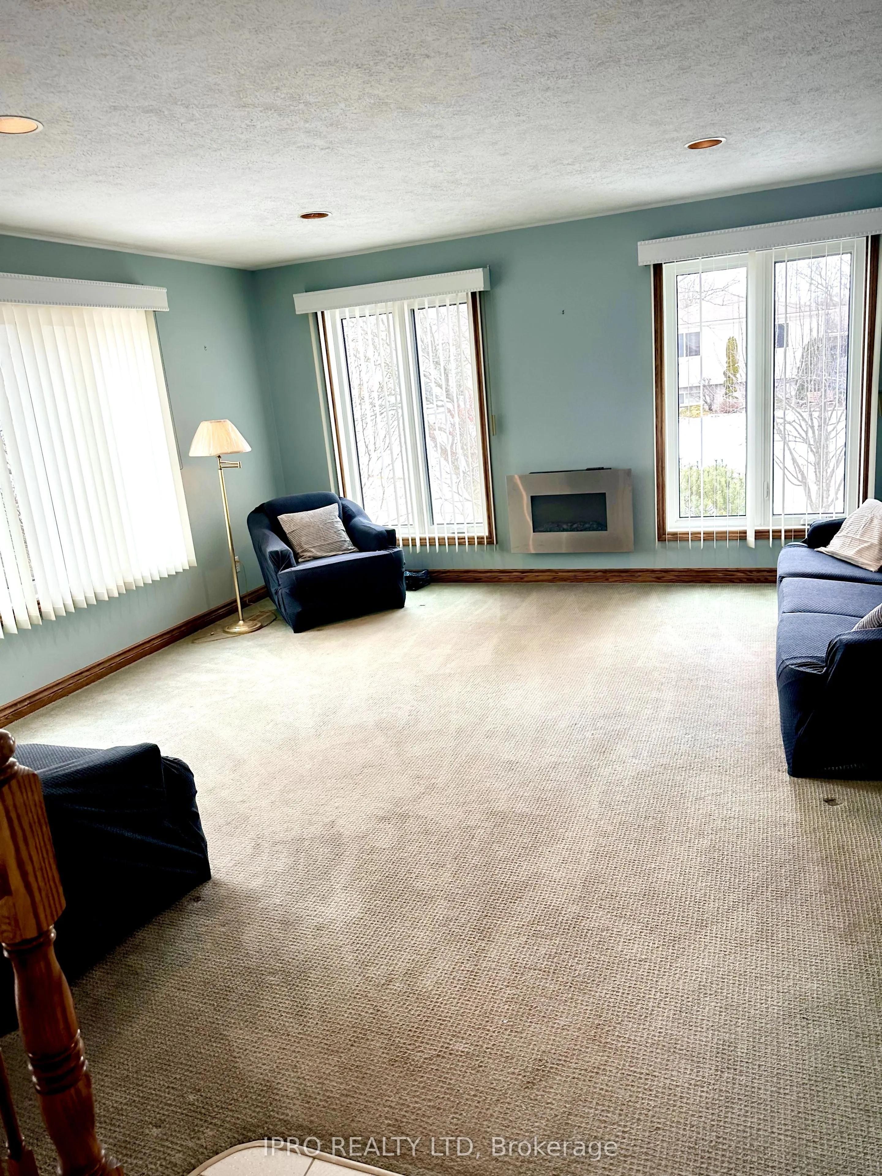 86 Glendale Drive E