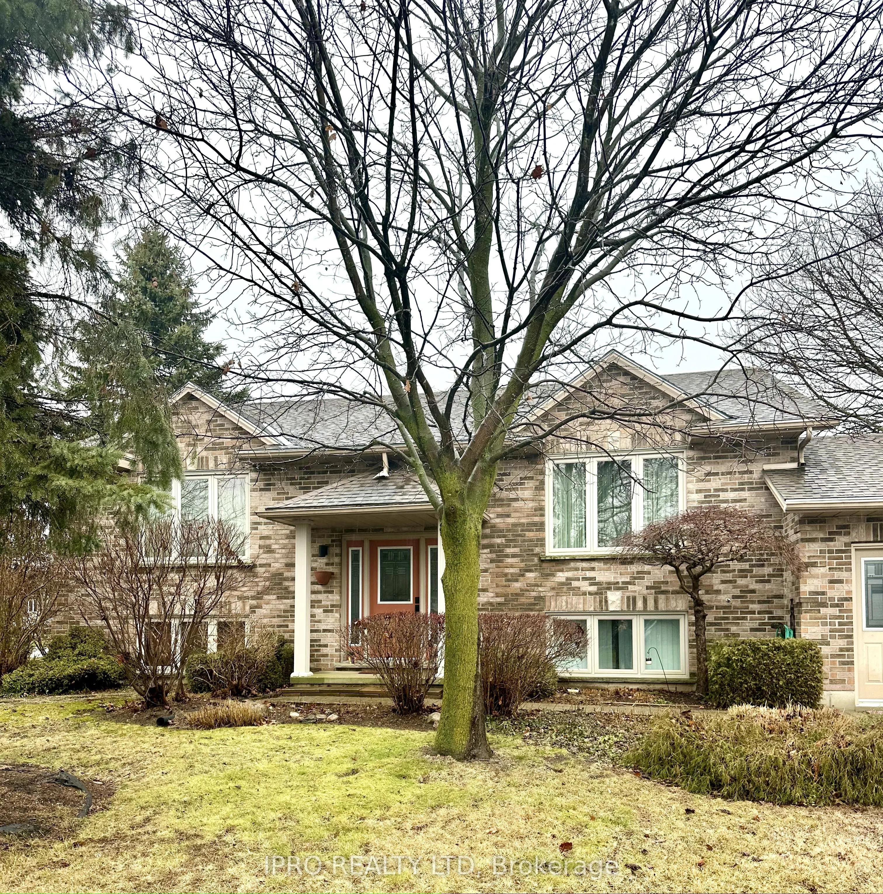 86 Glendale Drive E