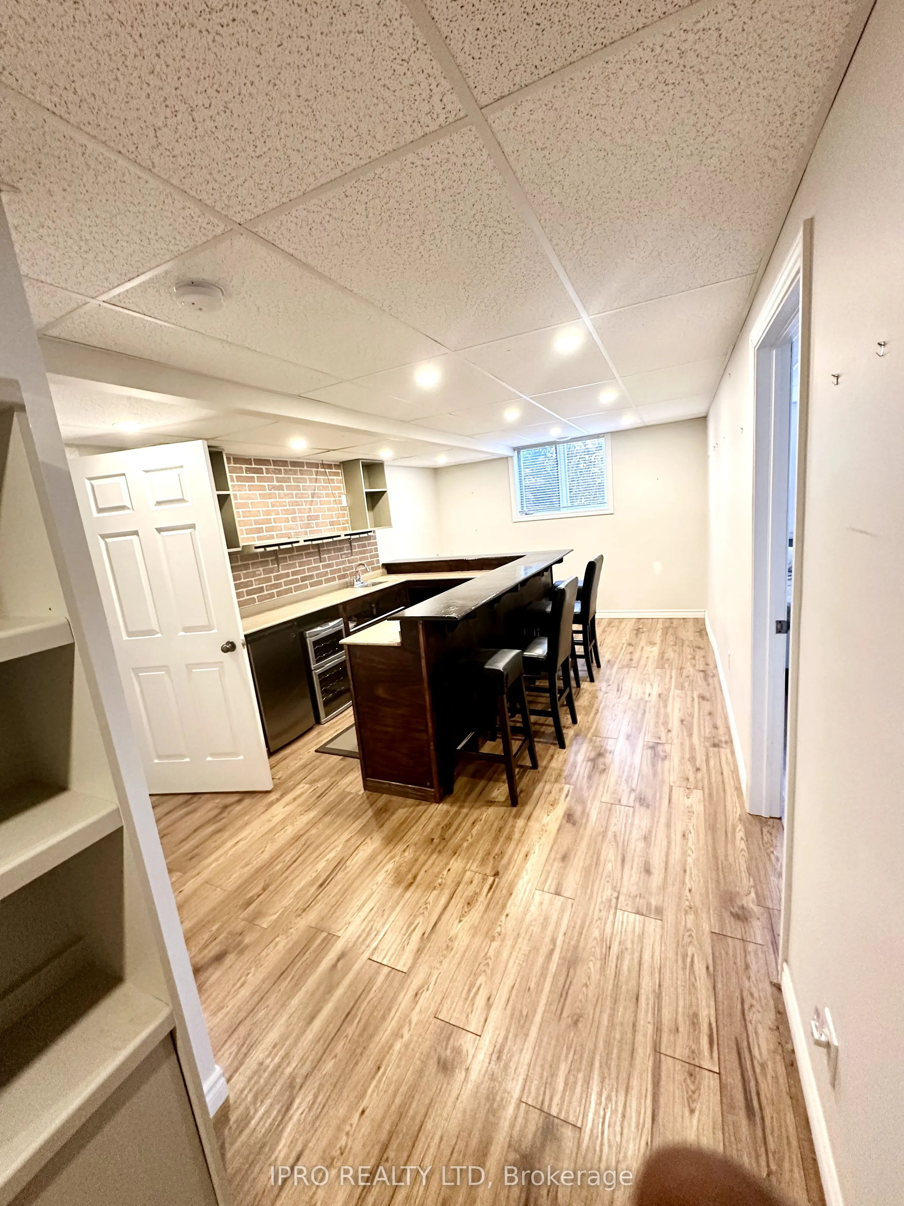 86 Glendale Drive E