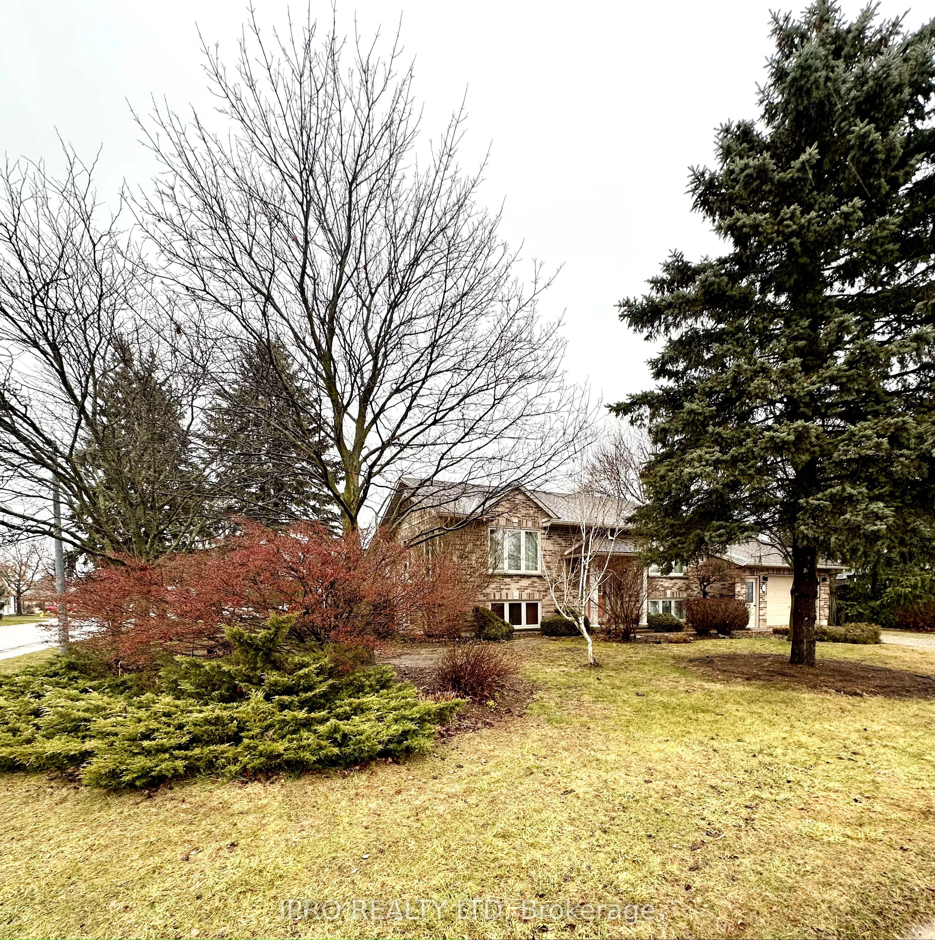 86 Glendale Drive E