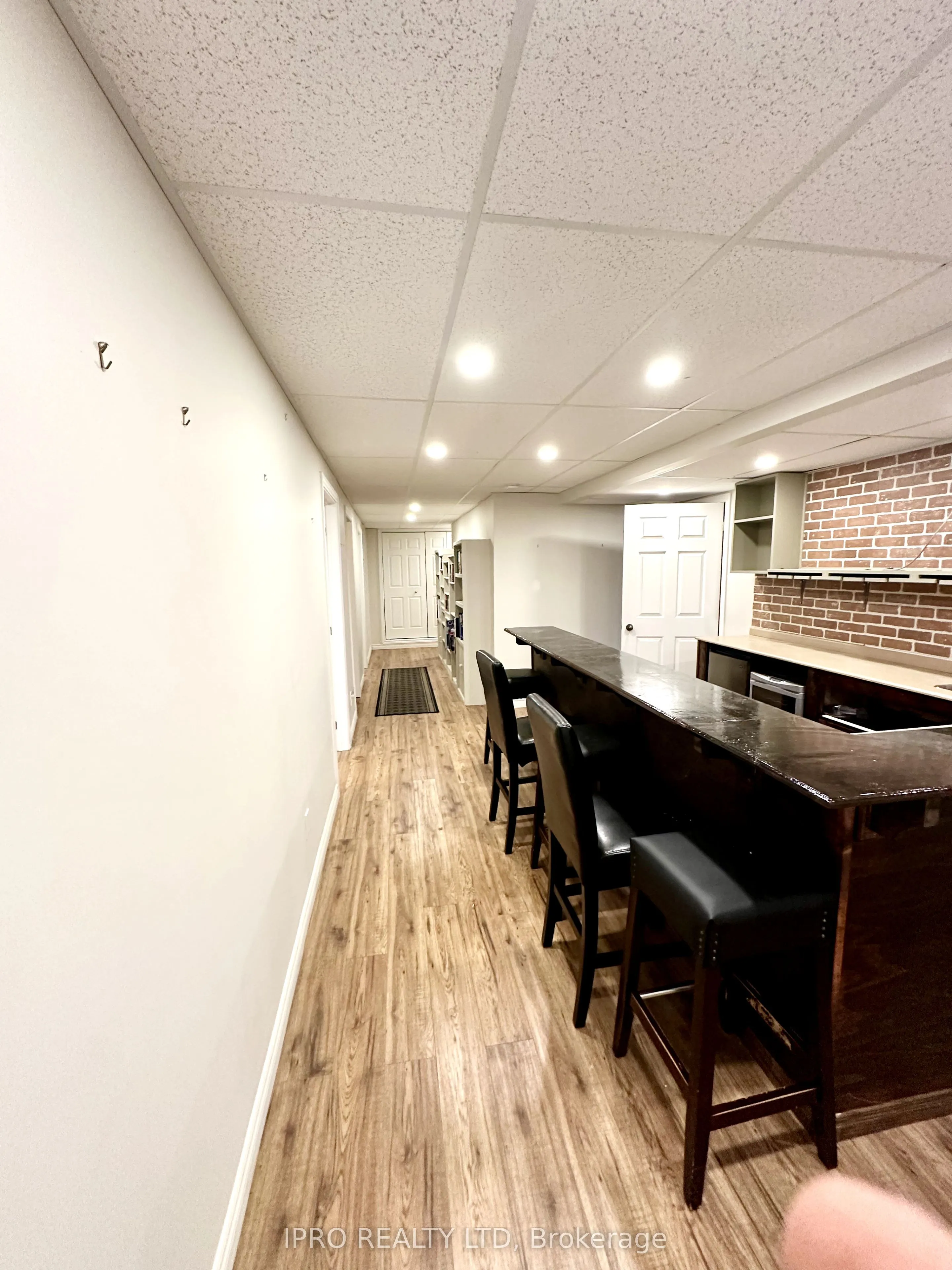 86 Glendale Drive E