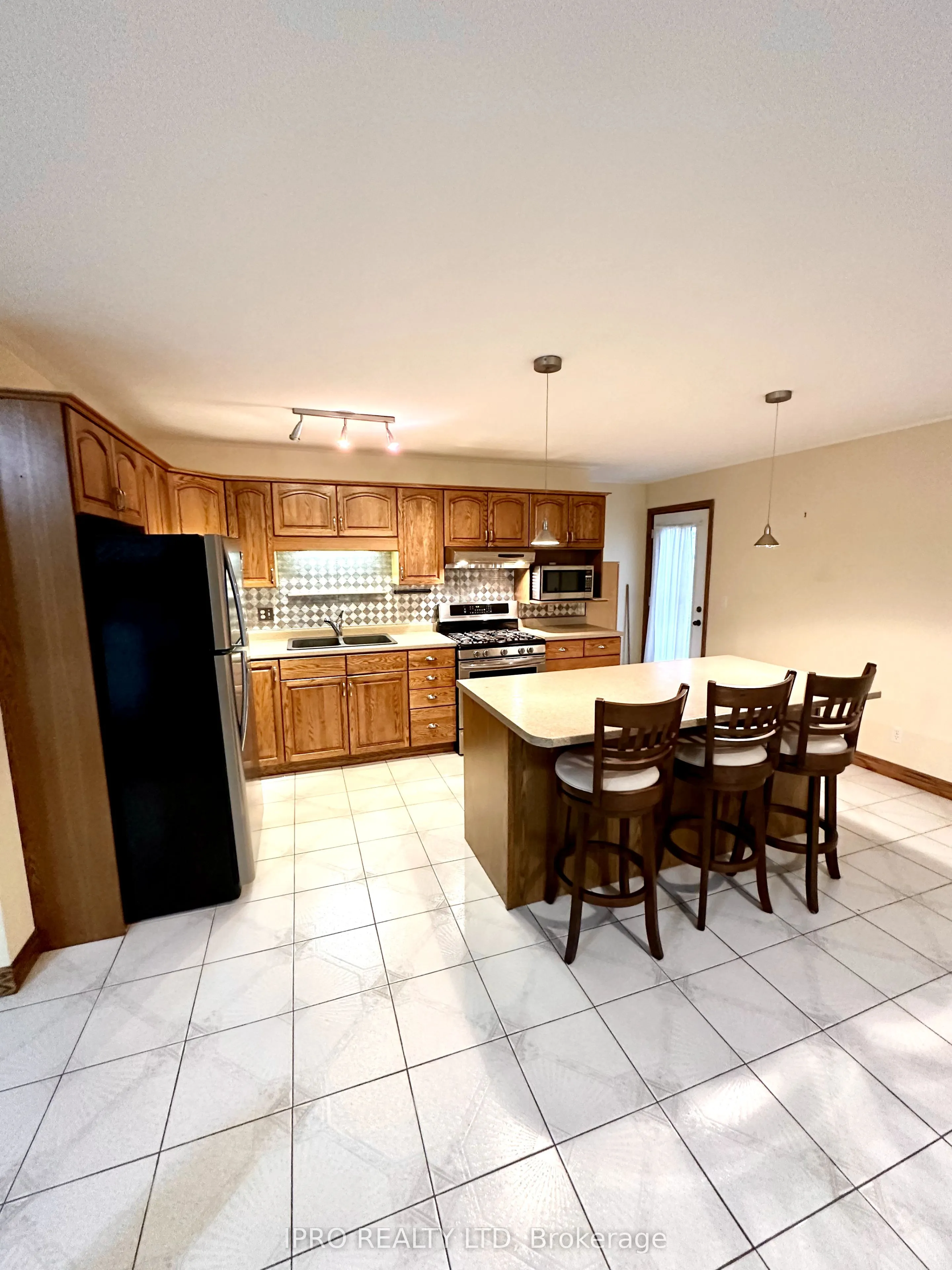 86 Glendale Drive E
