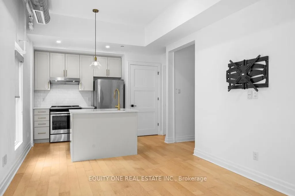 101 Pinhey Street, #105