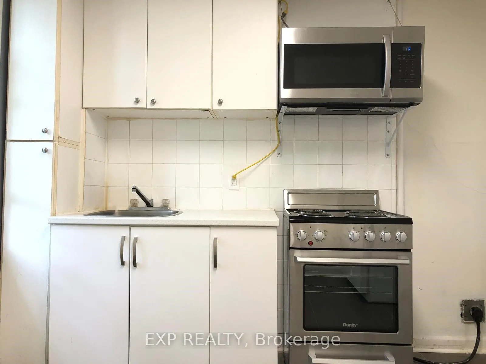 1057 Somerset Street, #2