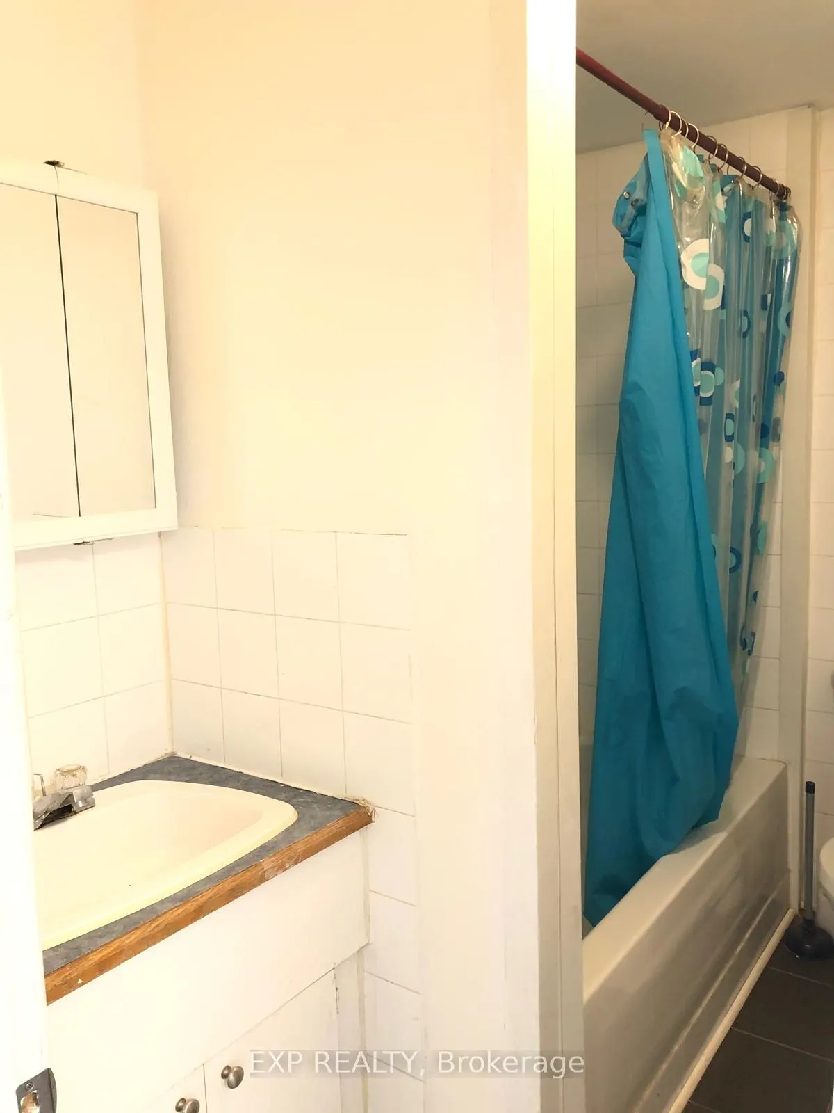 1057 Somerset Street, #2