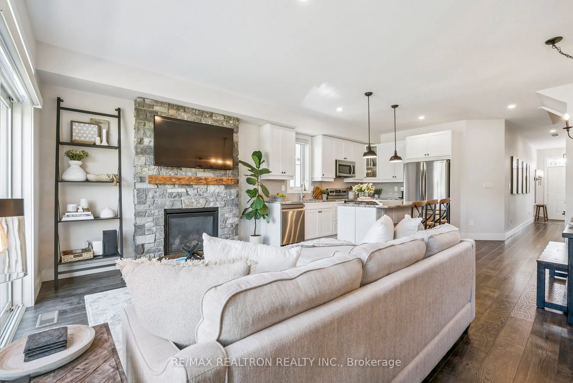 118 Red Pine Street