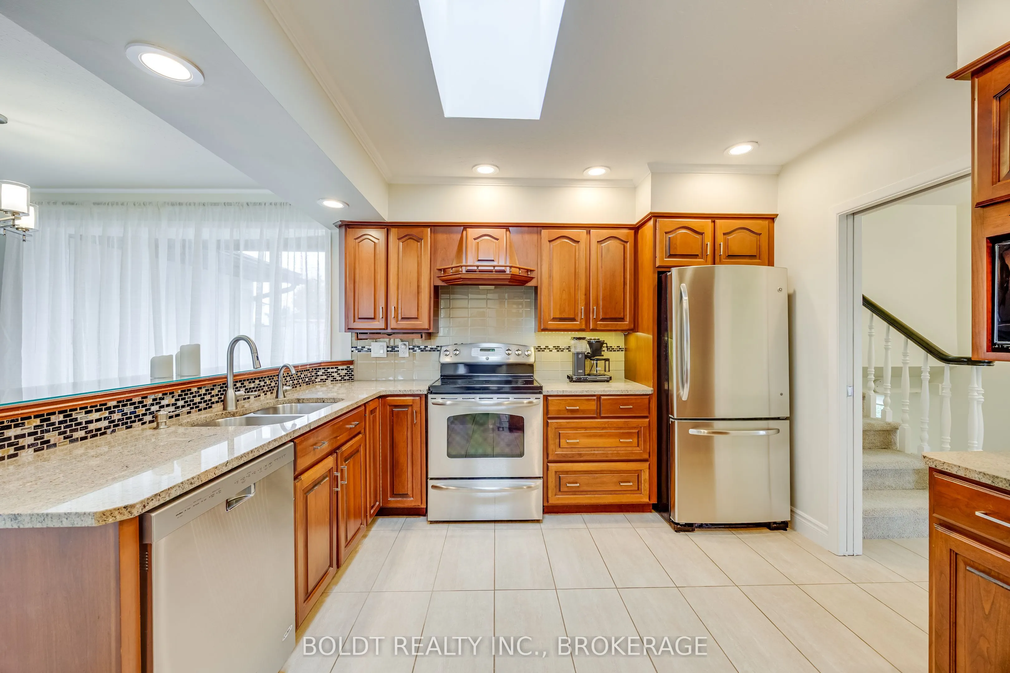 8143 Sarah Street
