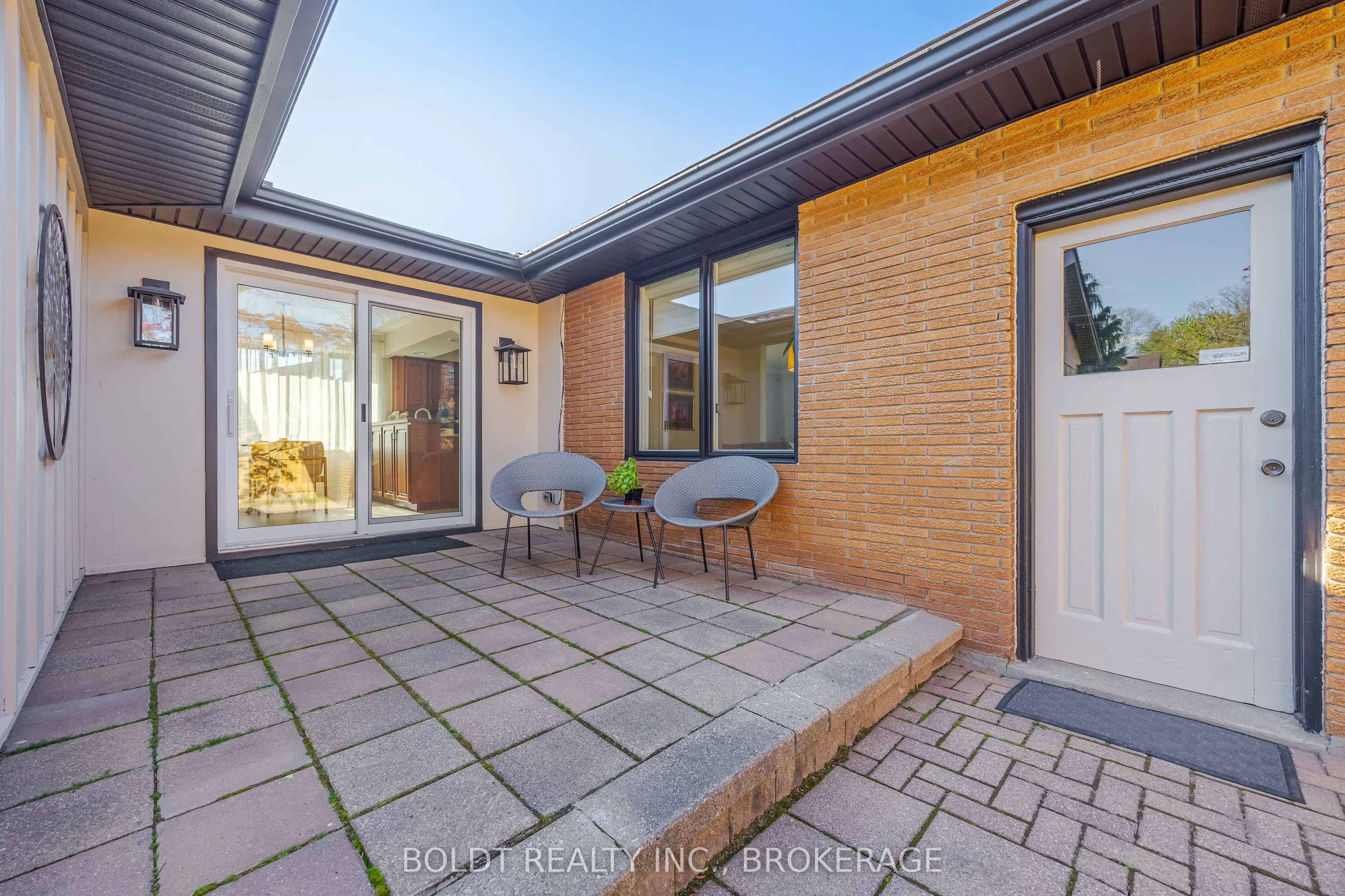 8143 Sarah Street