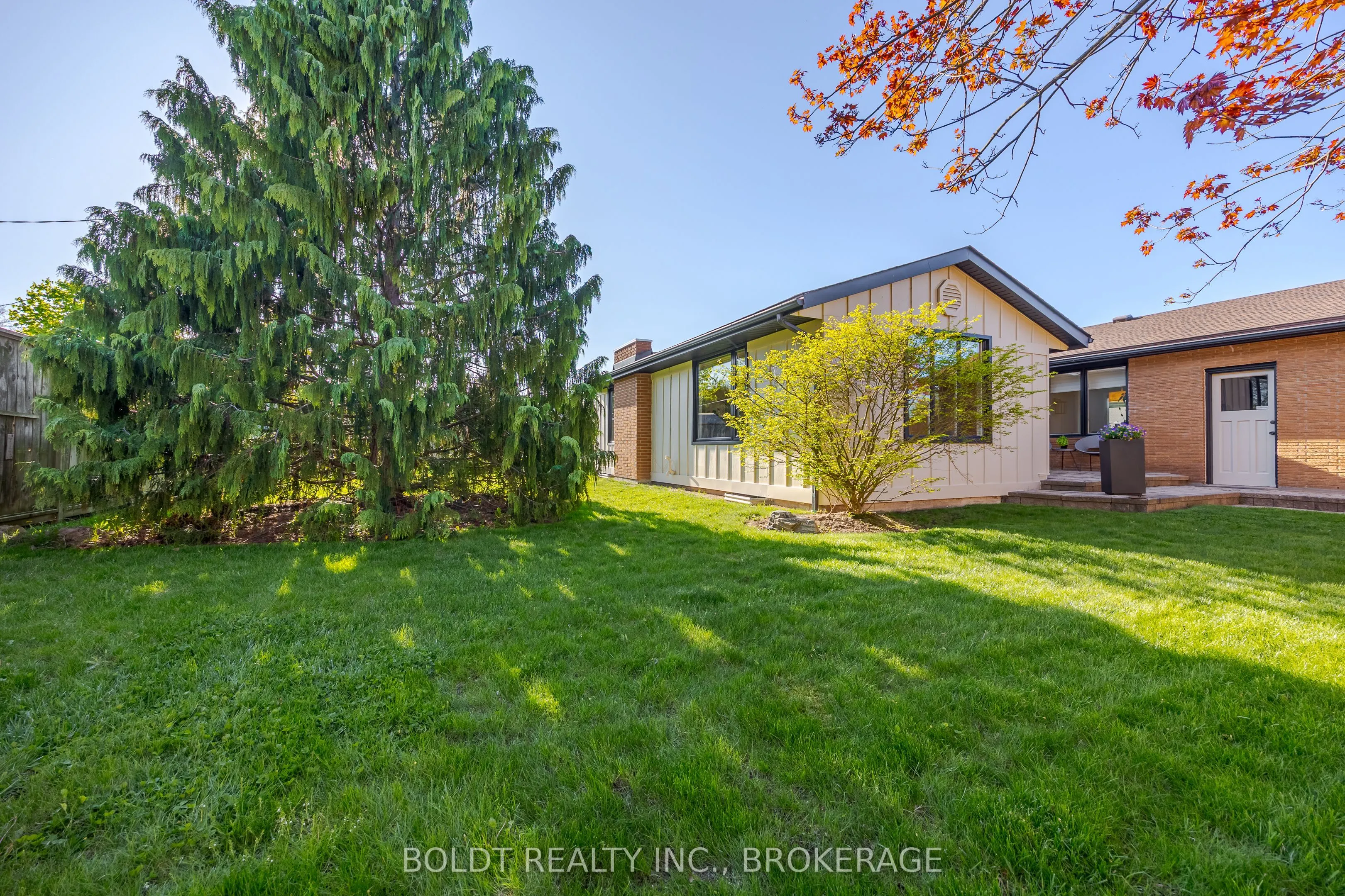 8143 Sarah Street