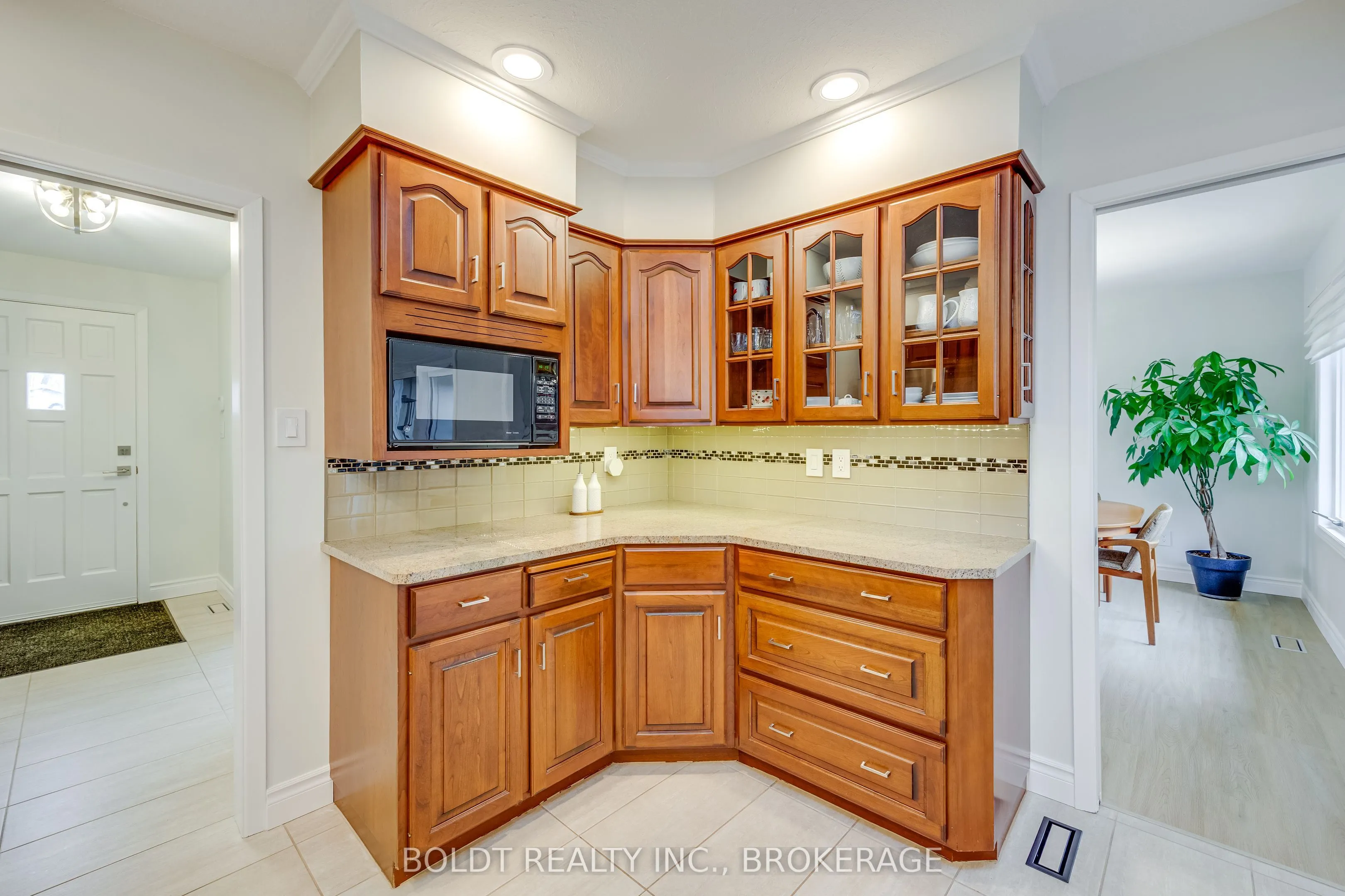 8143 Sarah Street