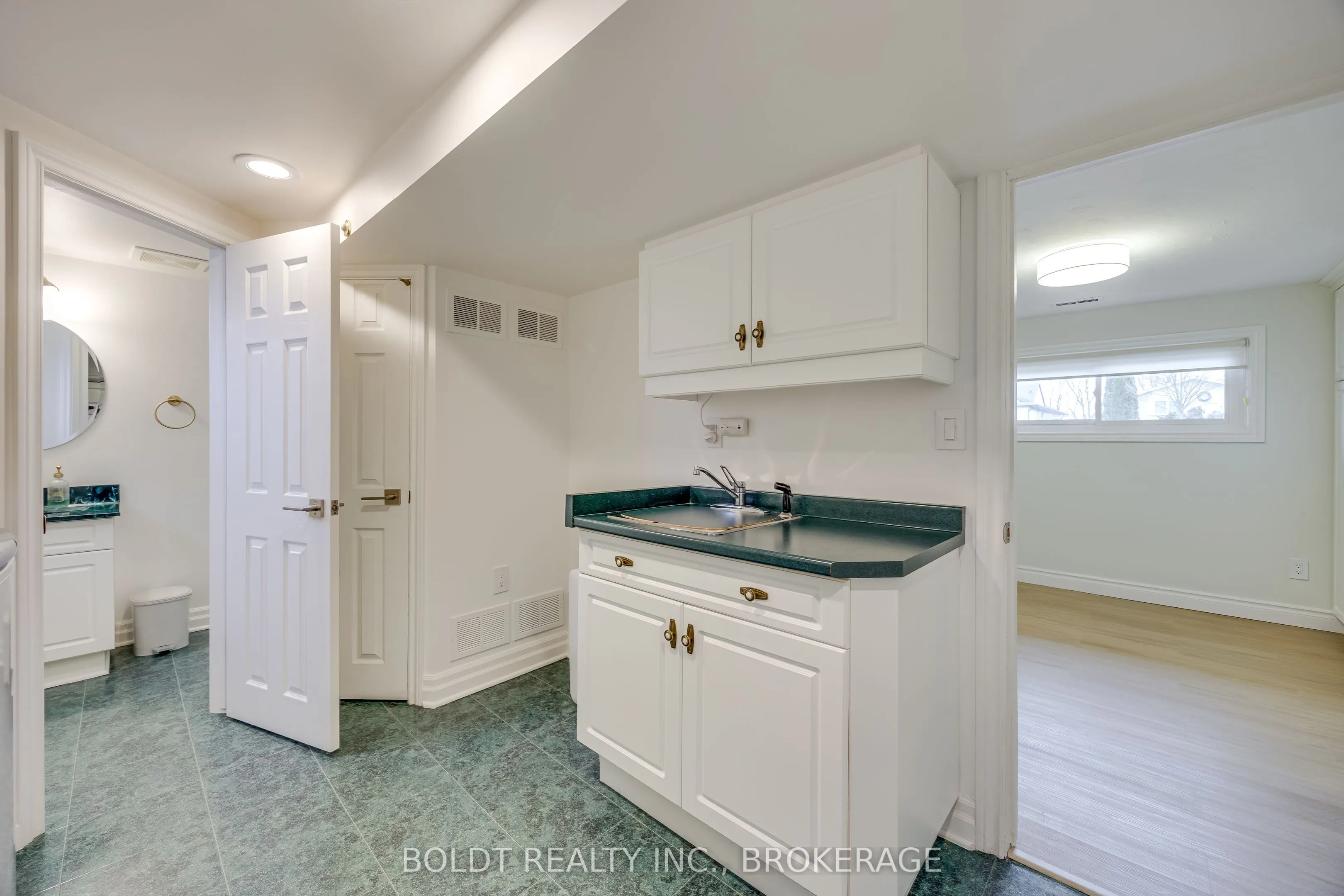 8143 Sarah Street