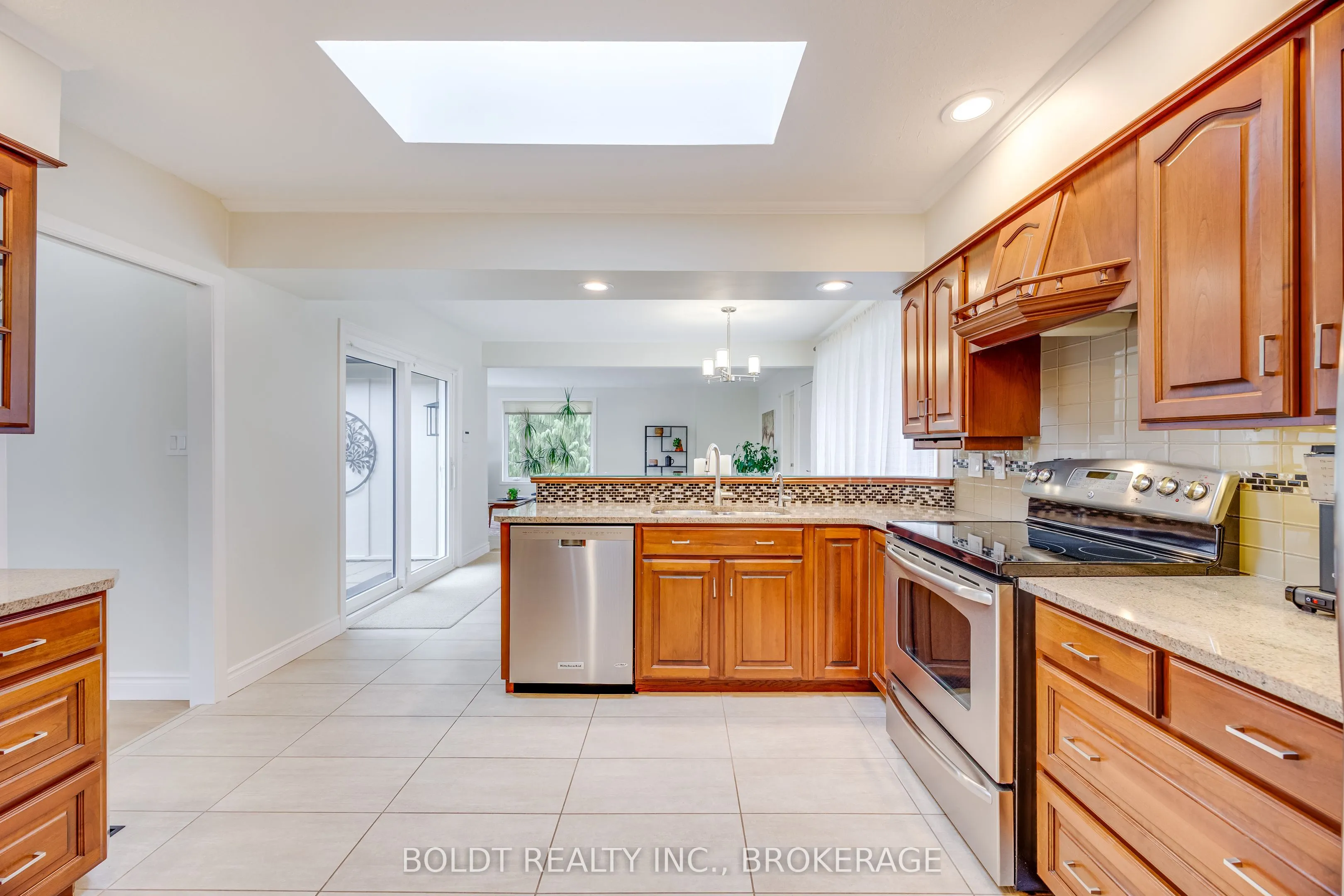8143 Sarah Street