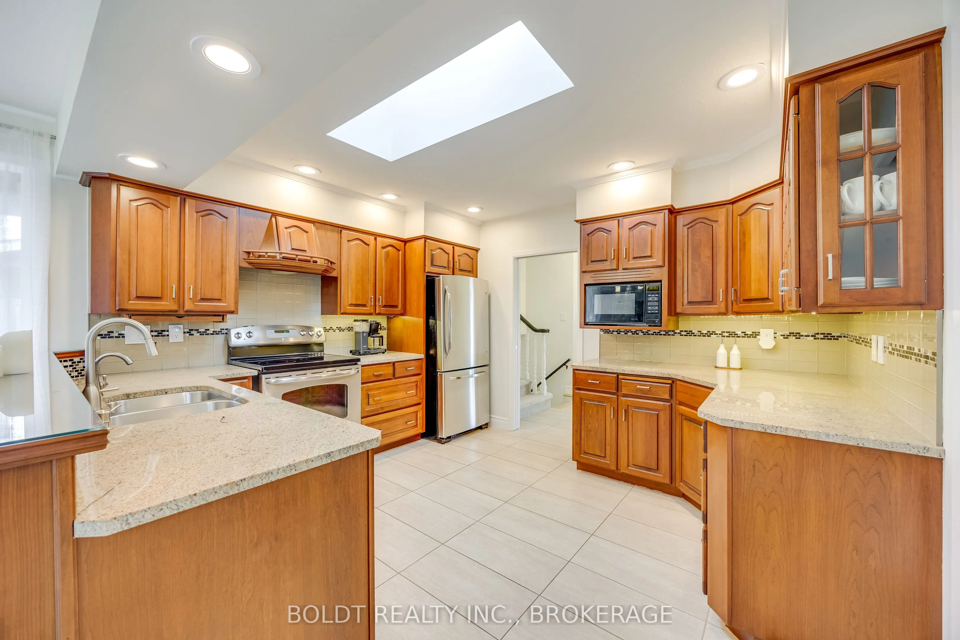 8143 Sarah Street