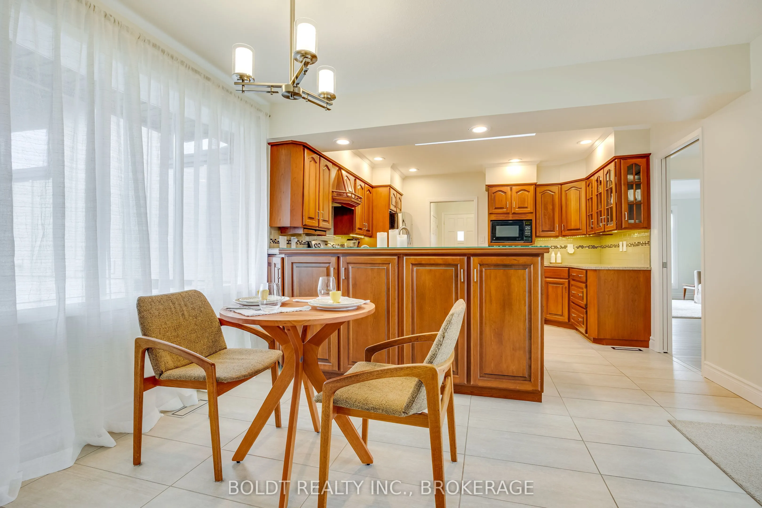 8143 Sarah Street