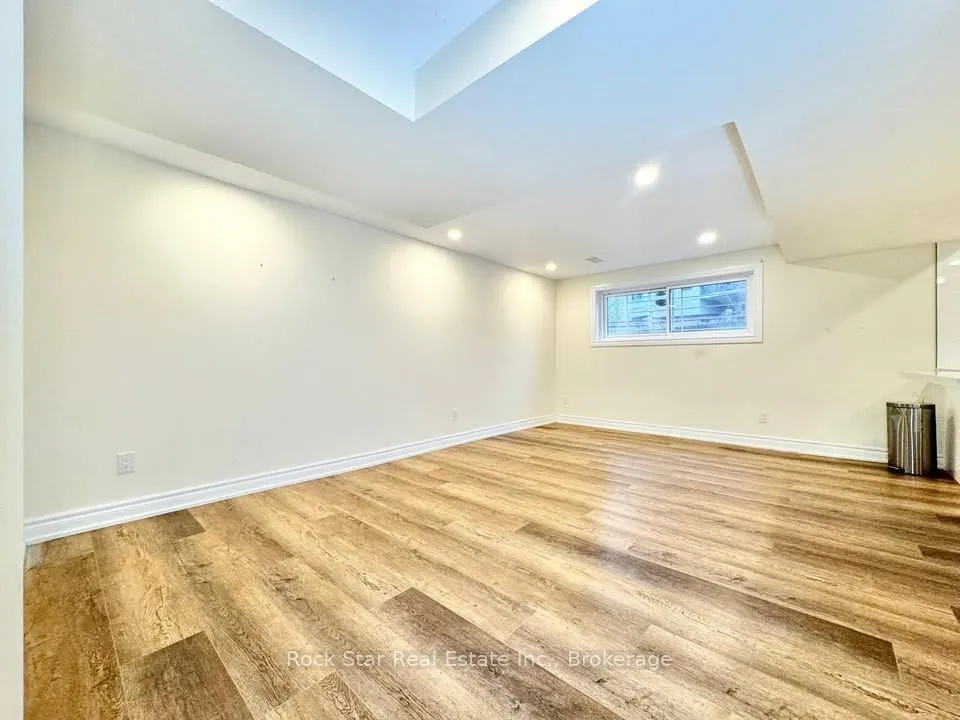 36 Highcourt Crescent
