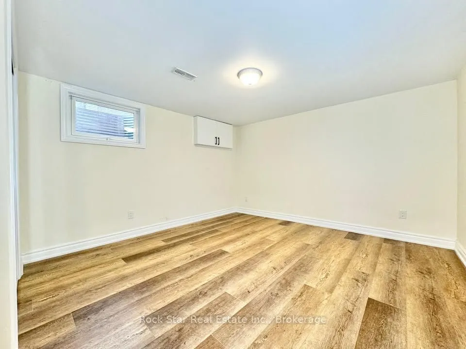 36 Highcourt Crescent