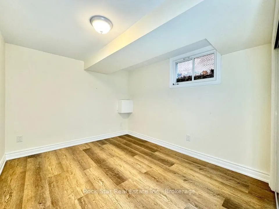 36 Highcourt Crescent