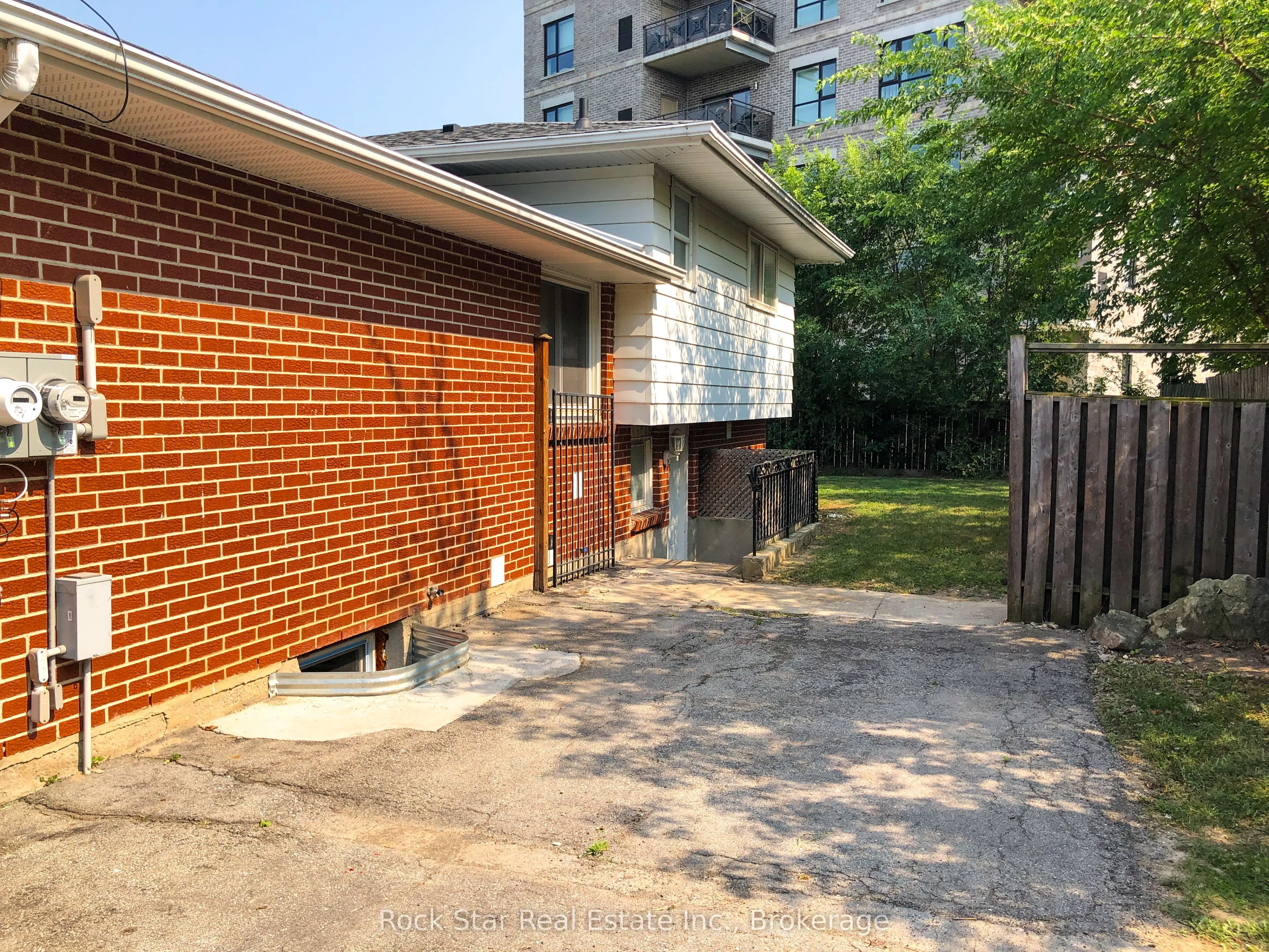 36 Highcourt Crescent
