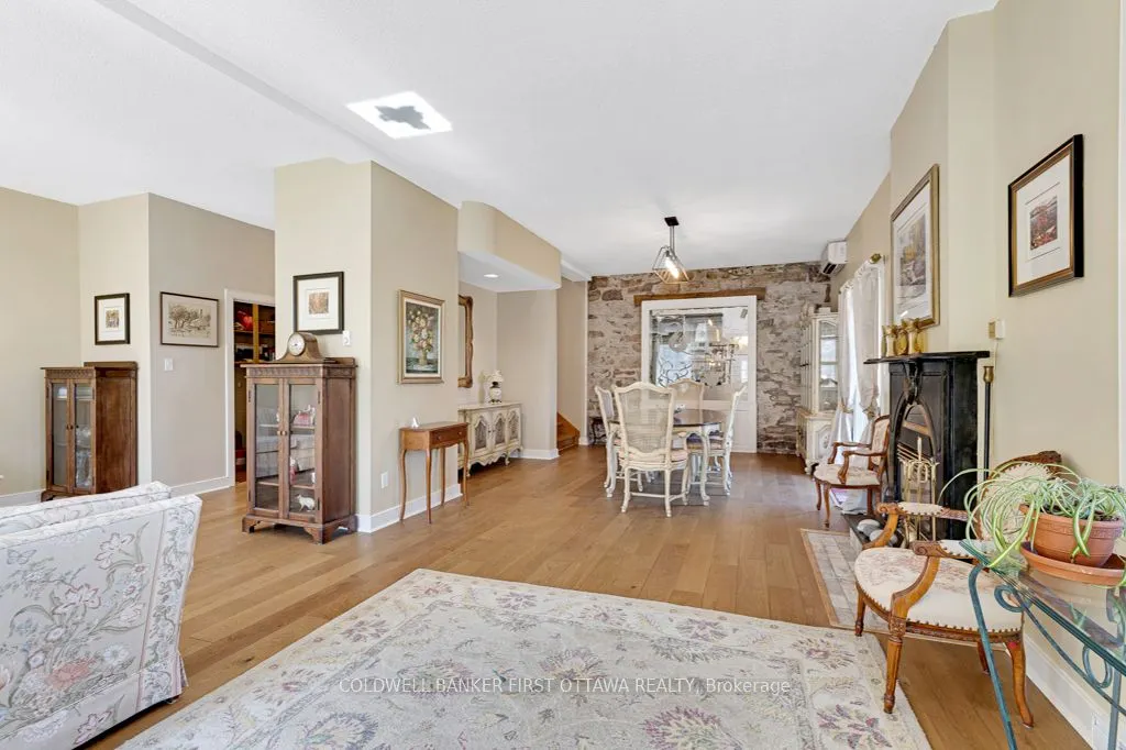 5B LEWIS Street