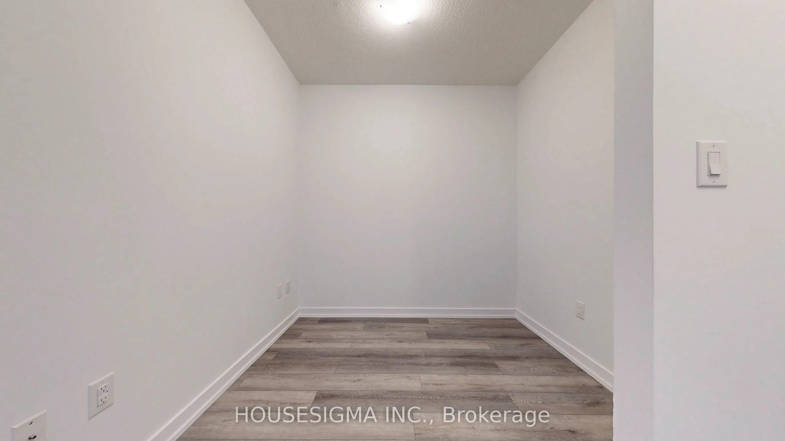 470 Dundas Street E, #606